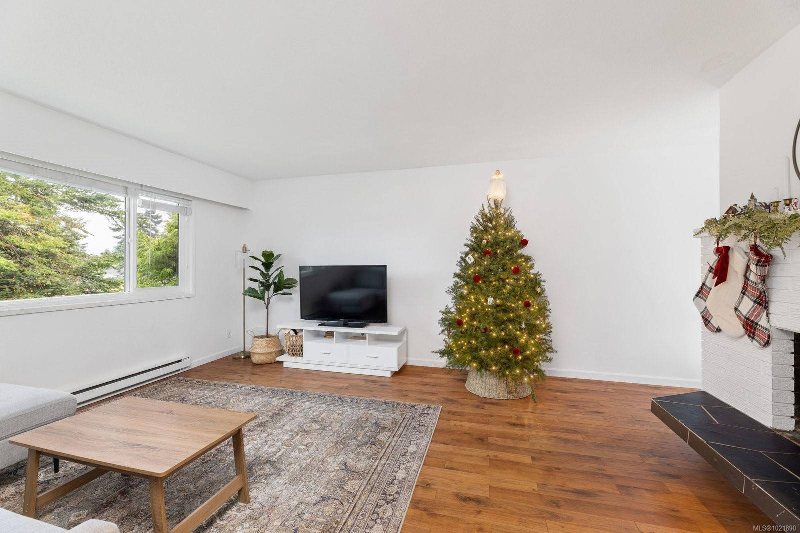 Saanich, BC V8Z 1Z3,492 Meredith Cres