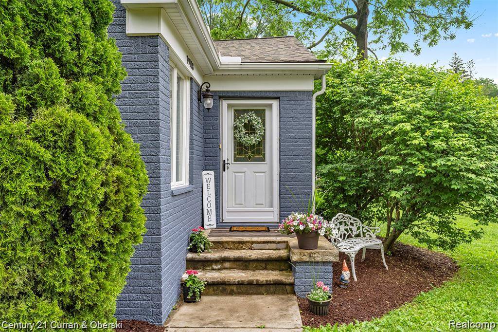 Livonia, MI 48152,29118 Clarita ST