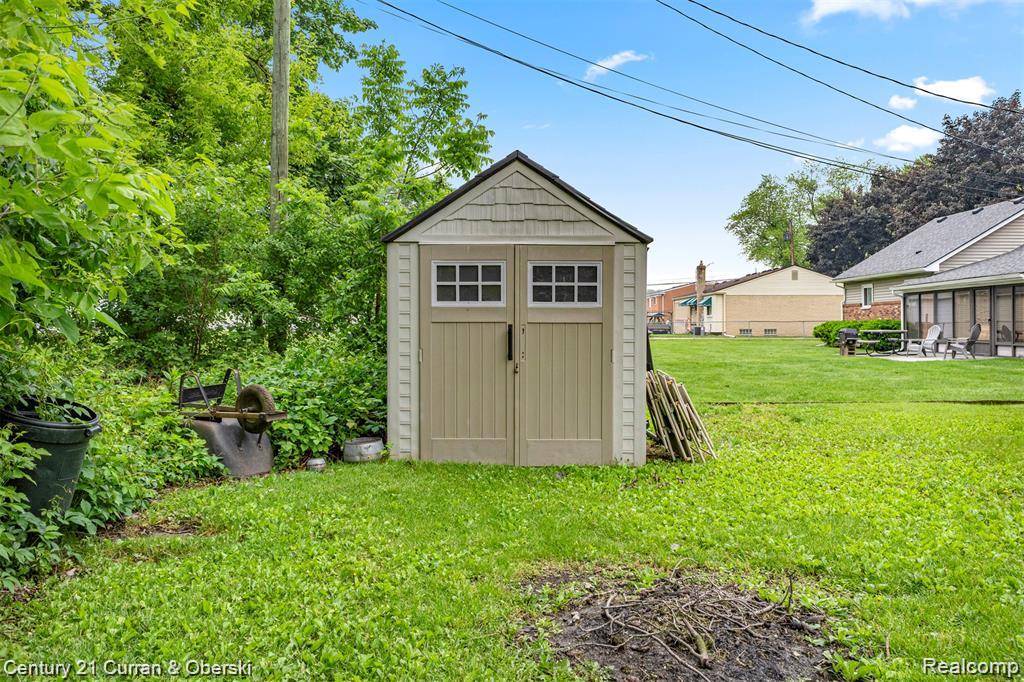 Livonia, MI 48152,29118 Clarita ST