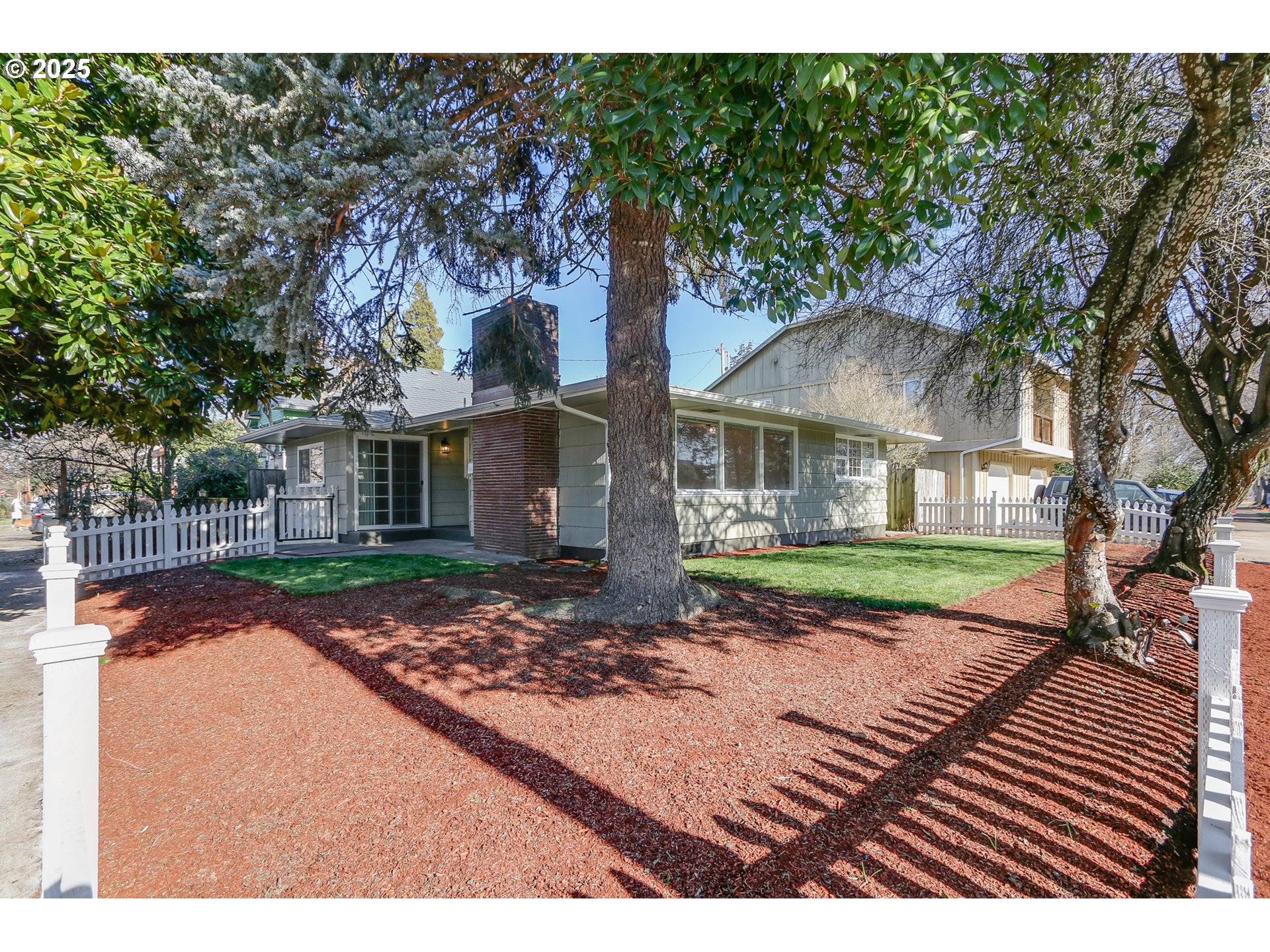 Eugene, OR 97402,1195 ALMADEN ST