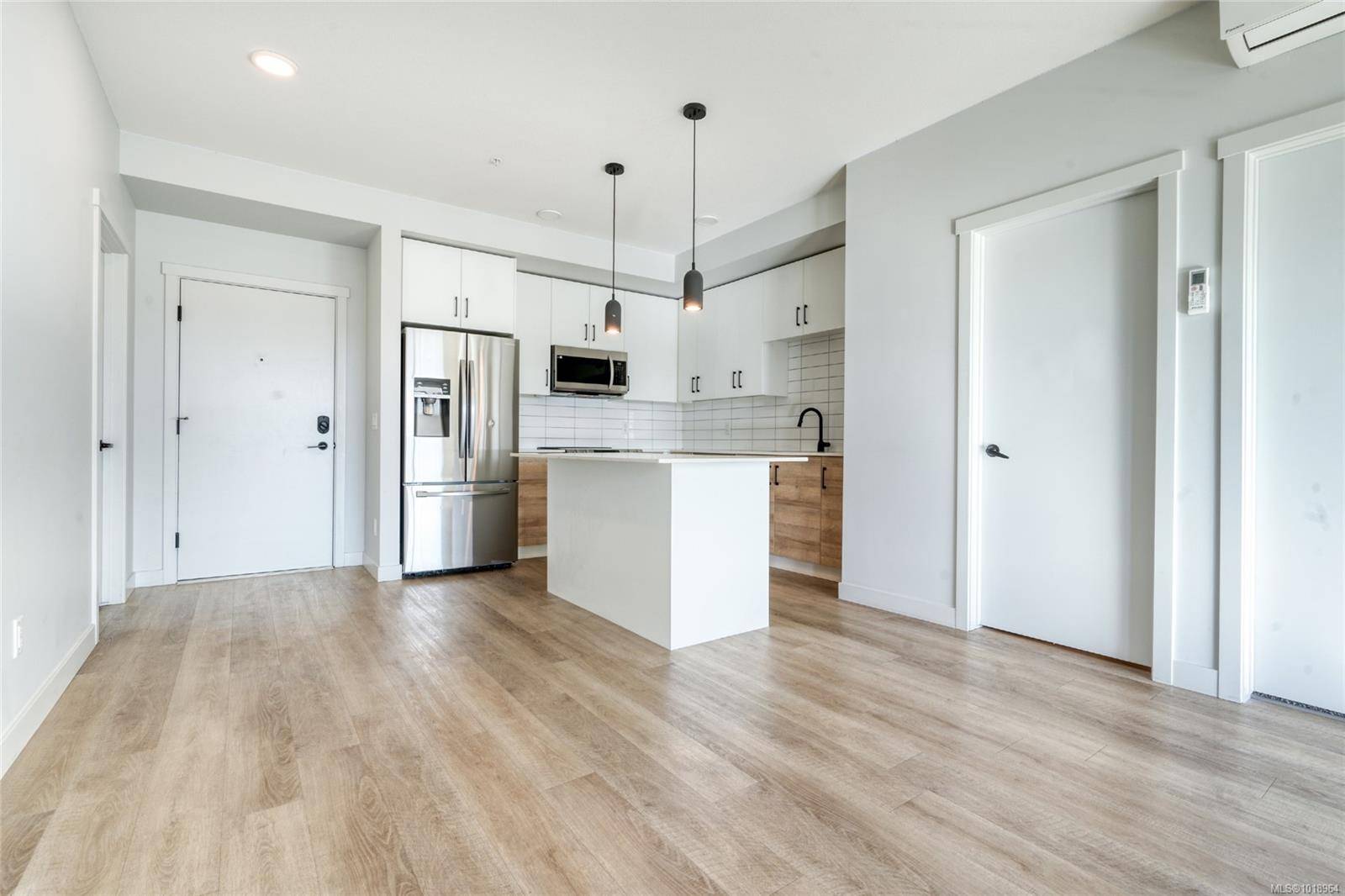 Langford, BC V9B 6R7,2469 Gateway Rd #301