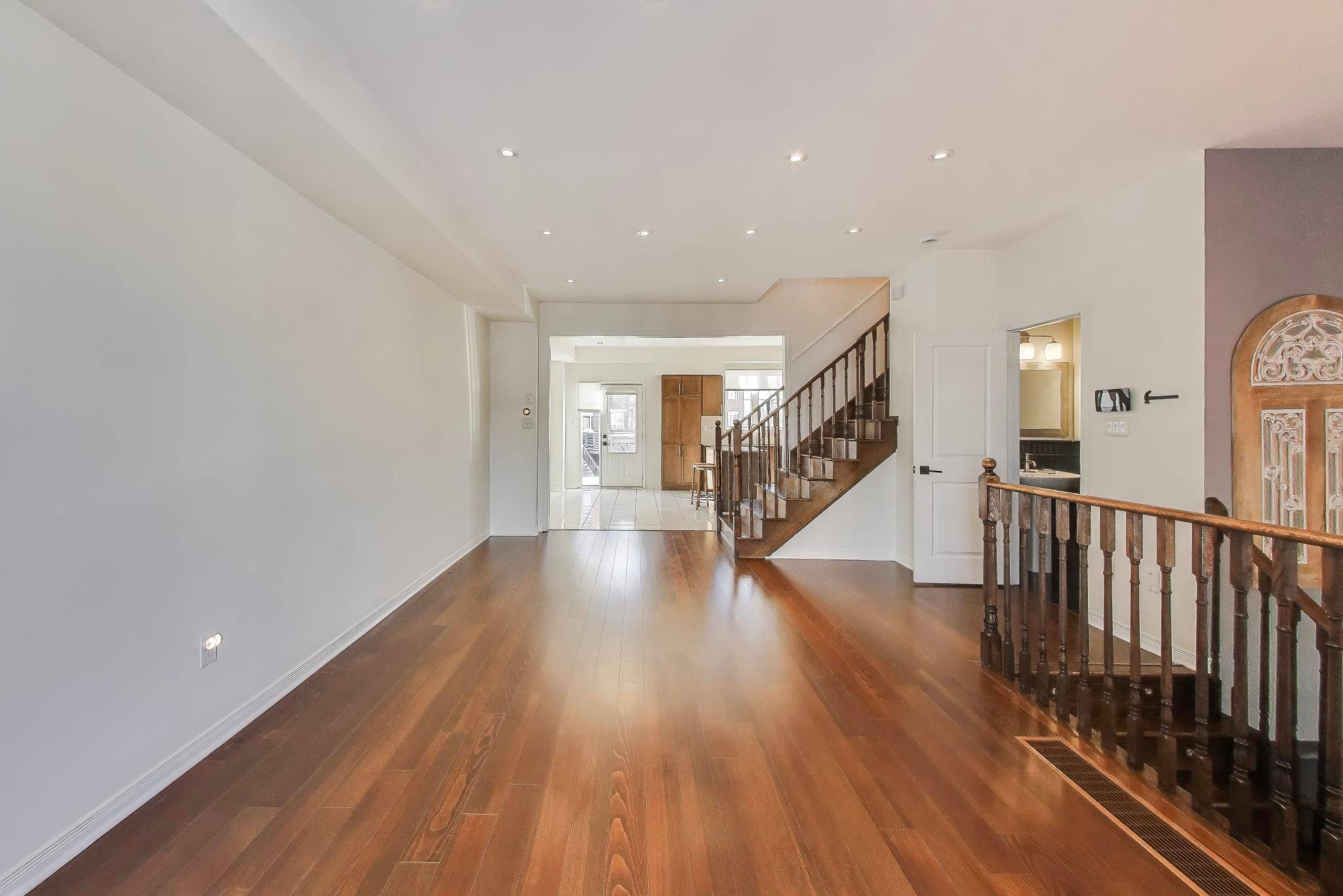 Toronto C13, ON M4A 2Y1,26 Jinnah CT