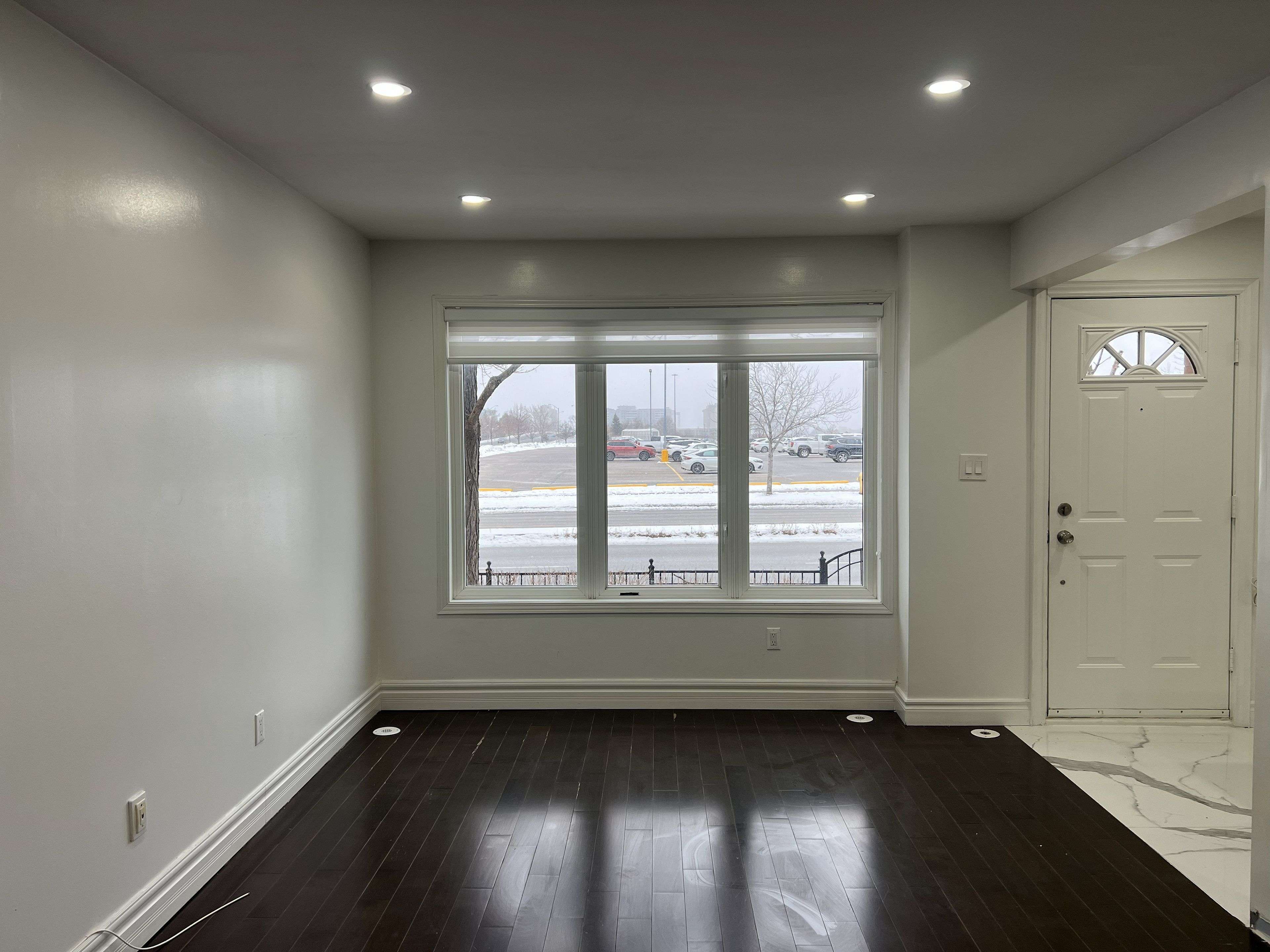 Toronto E11, ON M1B 5Y7,29 Rosebank DR #807