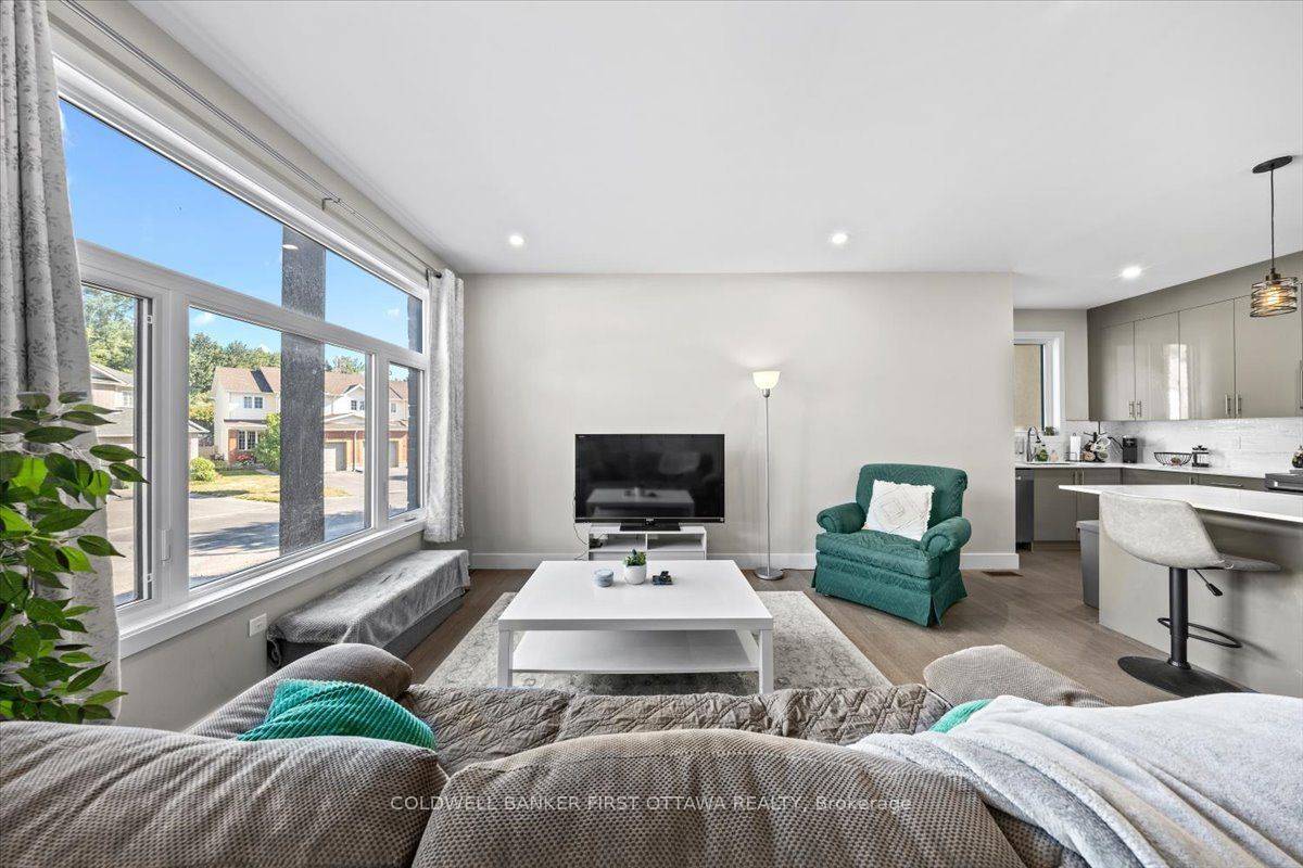 Hunt Club - South Keys And Area, ON K1T 4C1,25 Pennard WAY #A & B