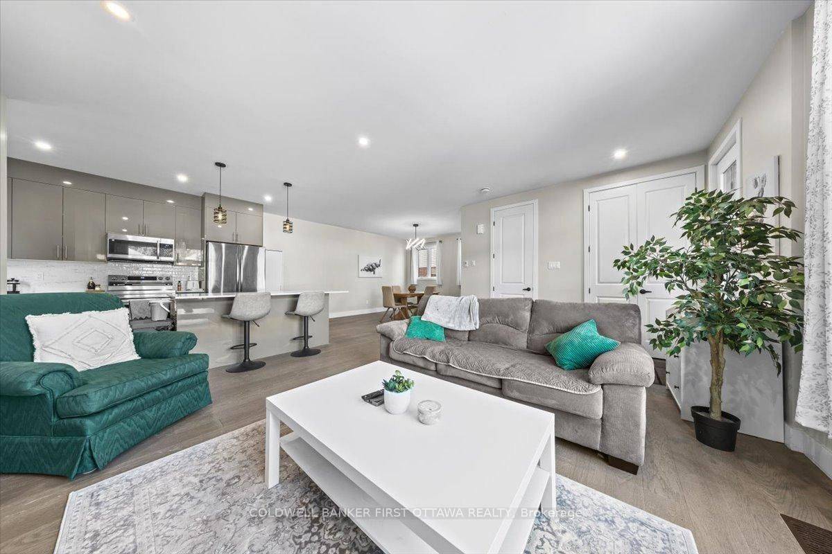 Hunt Club - South Keys And Area, ON K1T 4C1,25 Pennard WAY #A & B