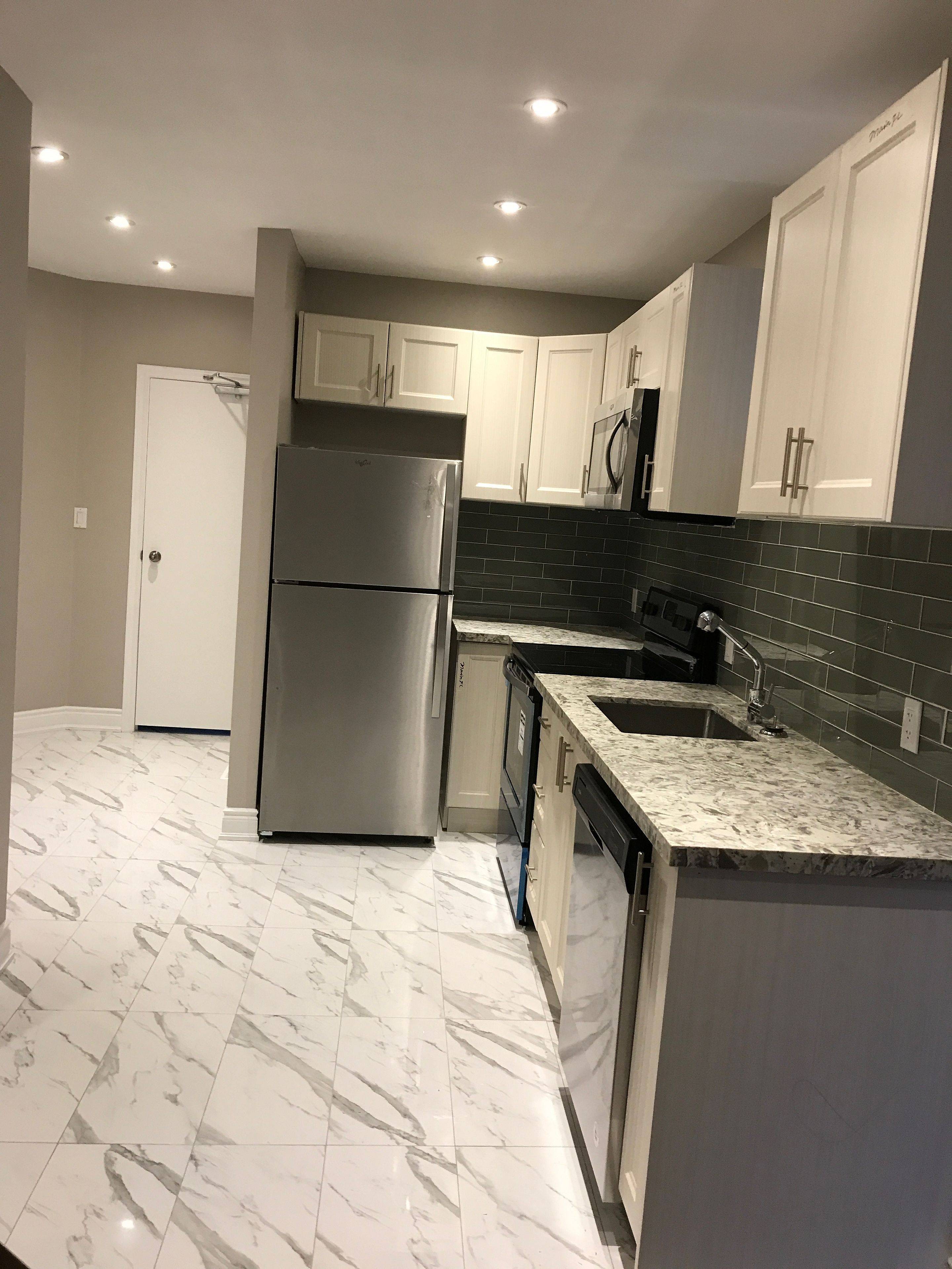 Toronto C02, ON M5R 3C7,231 Albany AVE