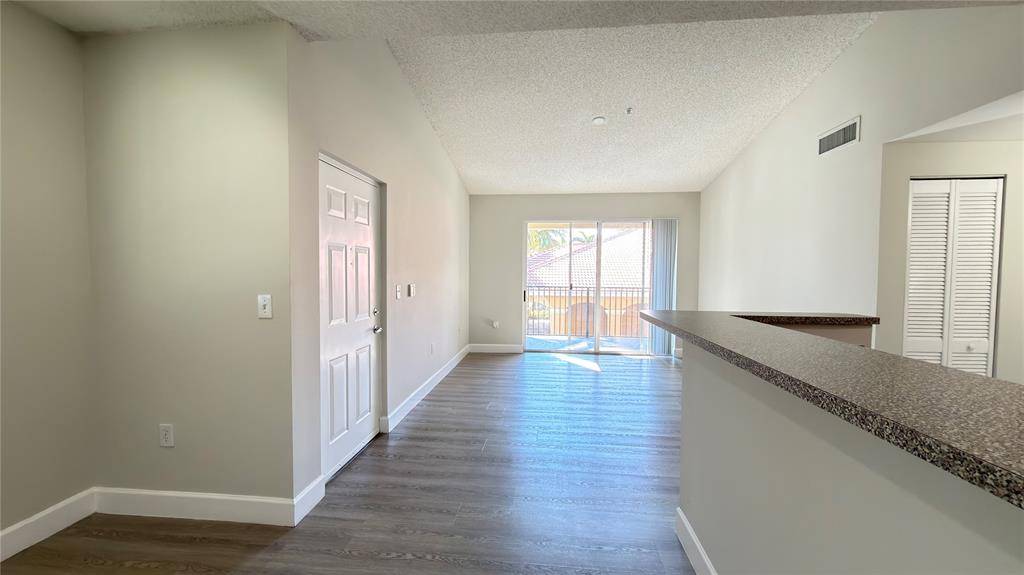 Tamarac, FL 33321,8000 N Nob Hill Rd #202