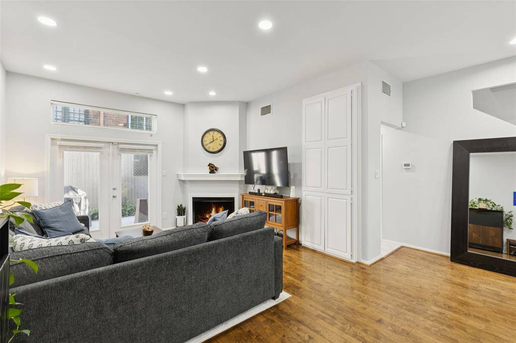 Dallas, TX 75219,4006 Holland Avenue #B