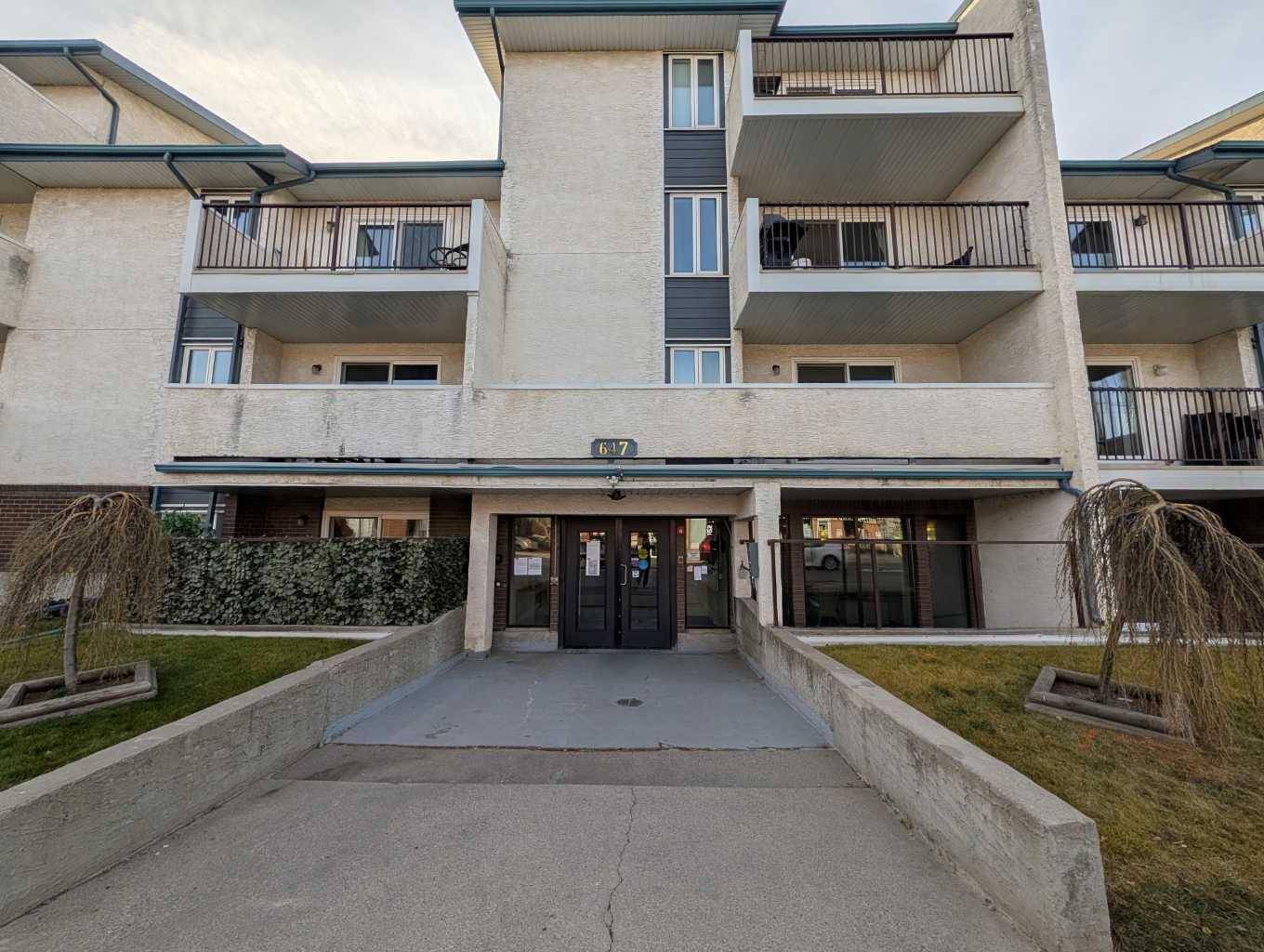 Calgary, AB T2E0B5,647 1 AVE NE #108