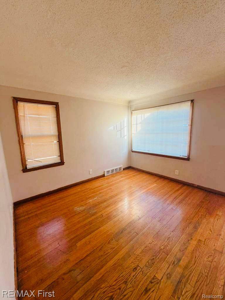 Detroit, MI 48205,15625 Bringard DR