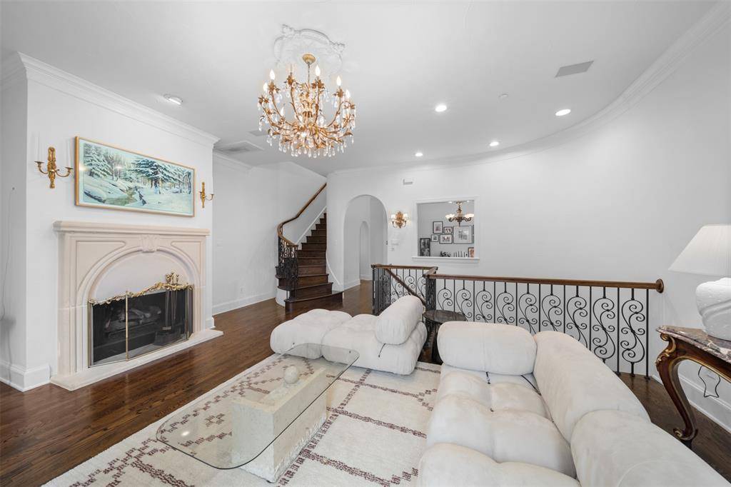 Dallas, TX 75204,3605 Live Oak Street