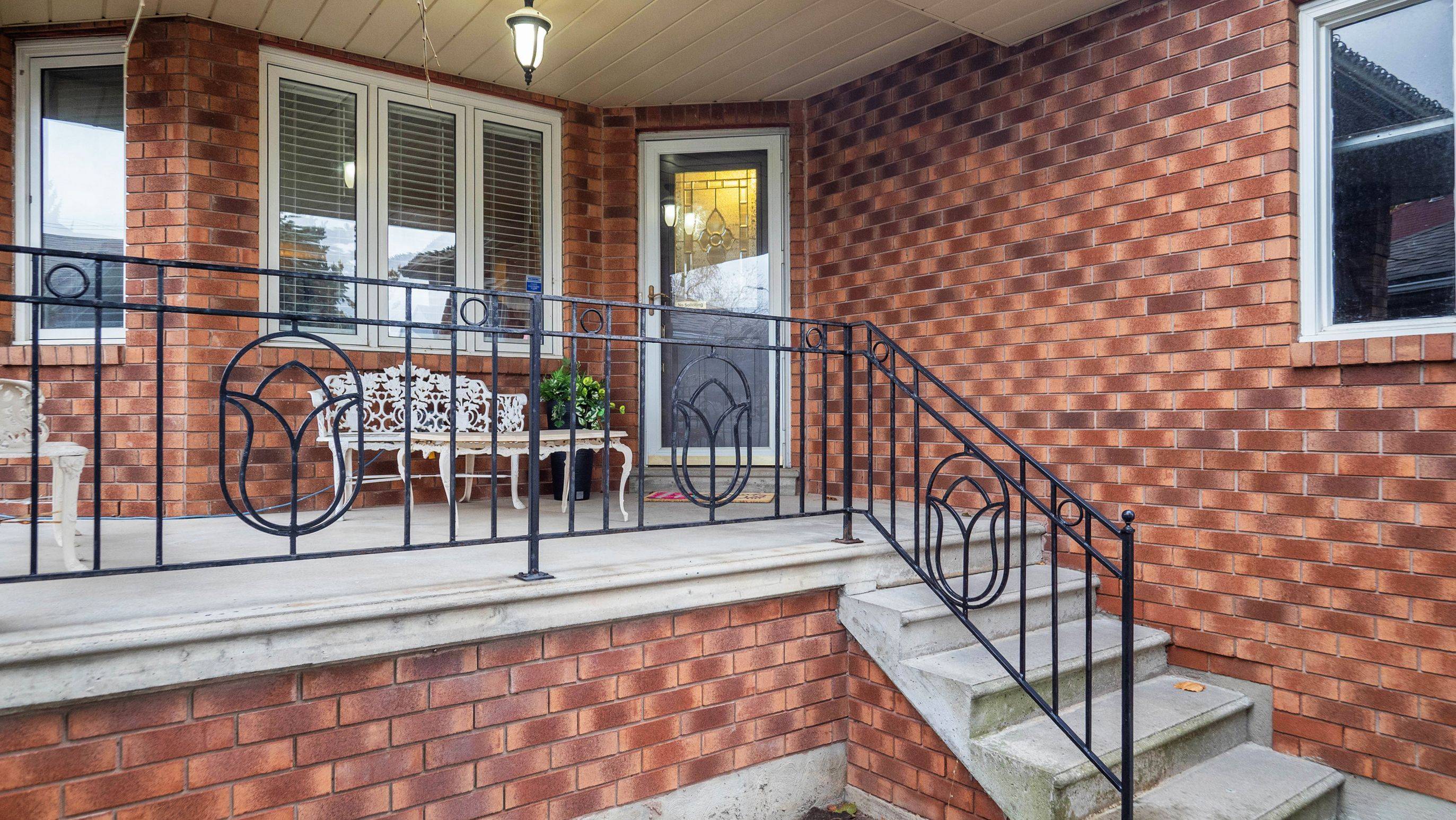 Mississauga, ON L5N 6M8,3022 Dalehurst DR