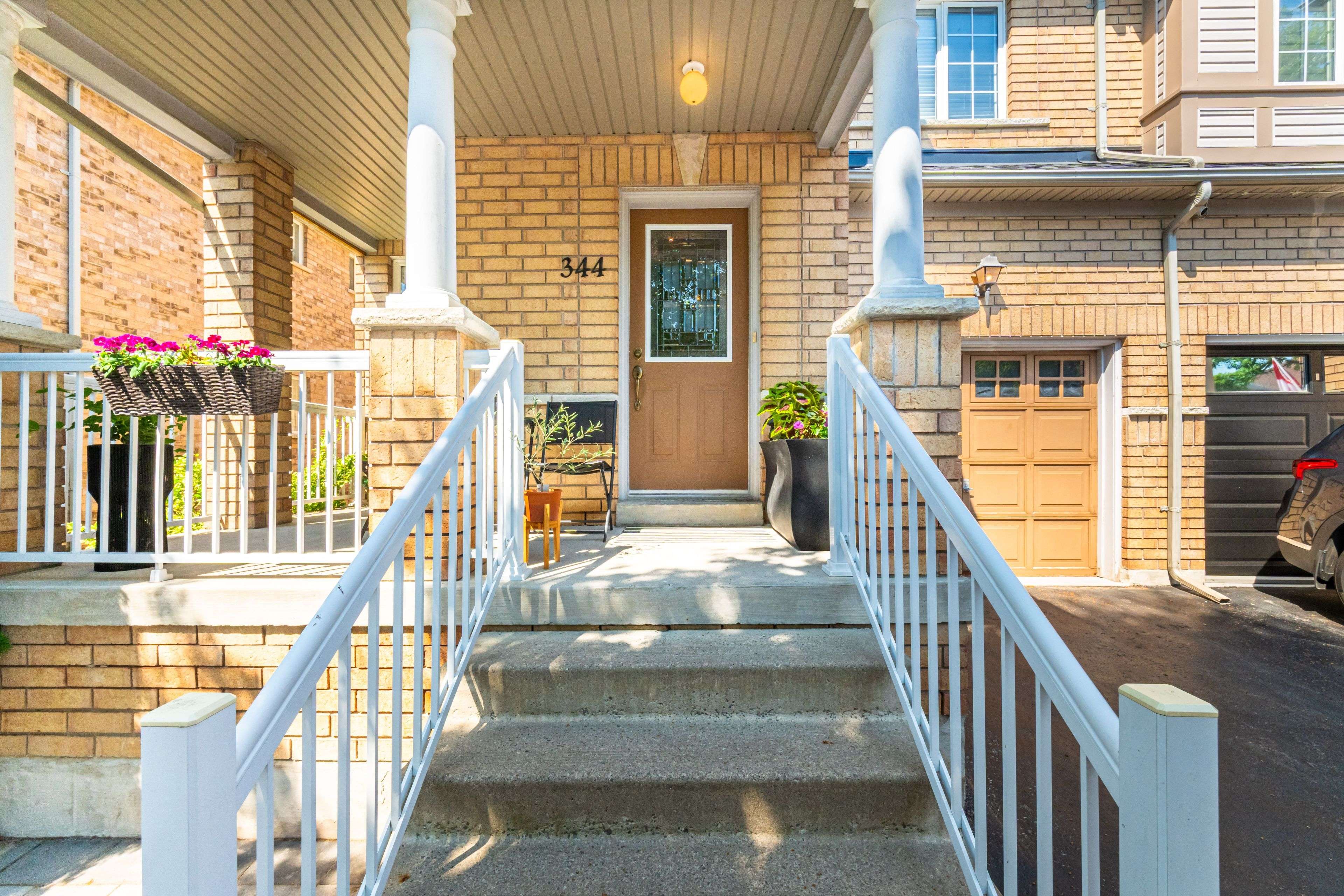 Newmarket, ON L3X 2R7,344 Marble PL