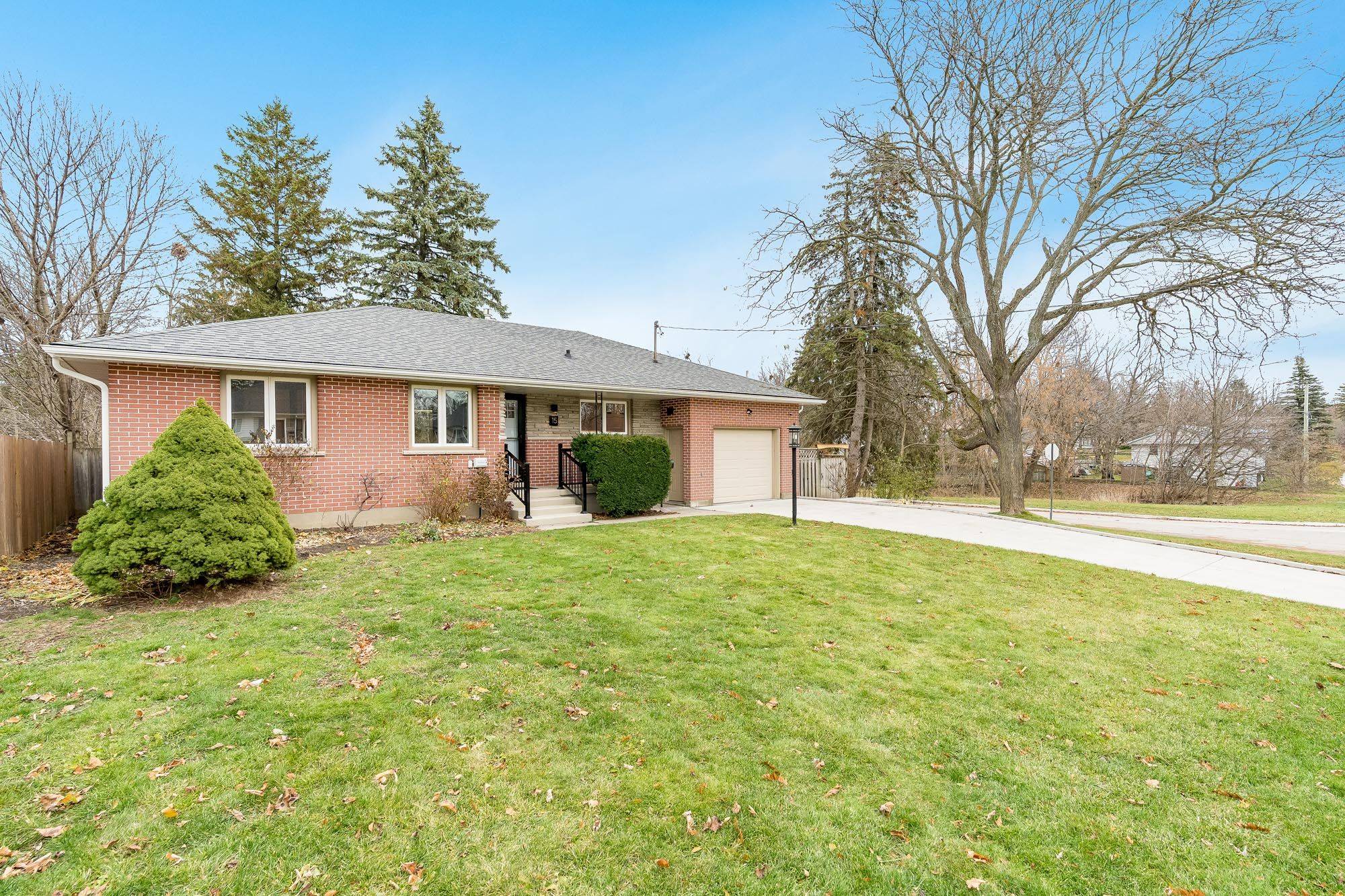 Barrie, ON L4M 3R9,15 Davidson ST