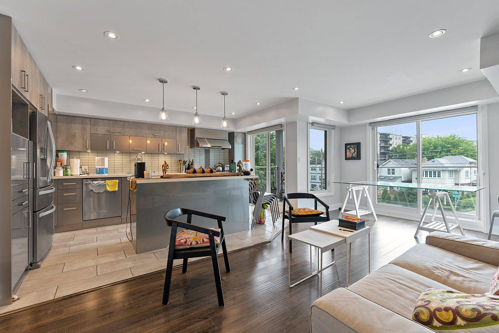 Toronto W06, ON M8V 1E1,2504 Lakeshore BLVD W #3