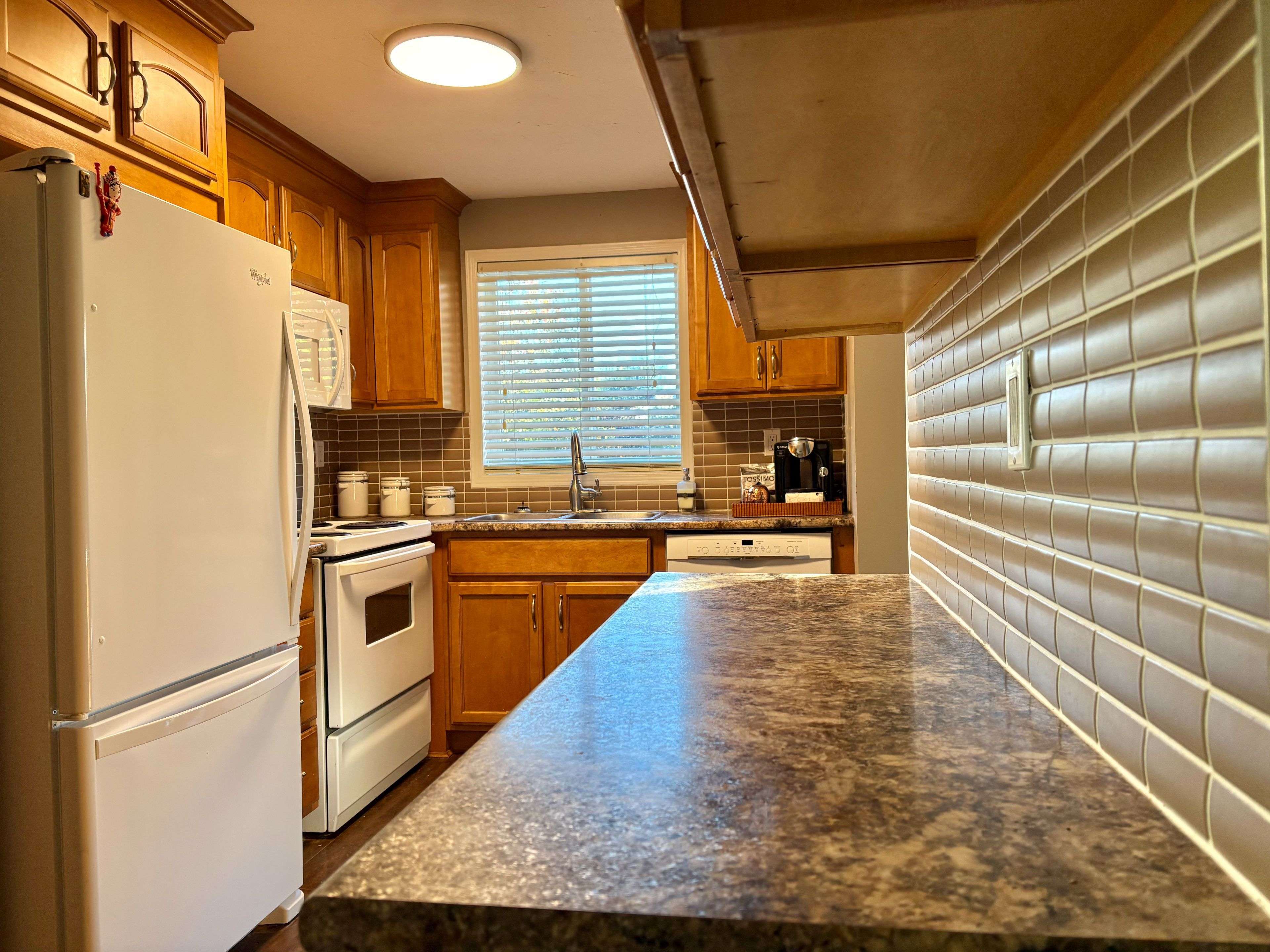 Barrie, ON L4N 8E2,181 Columbia RD