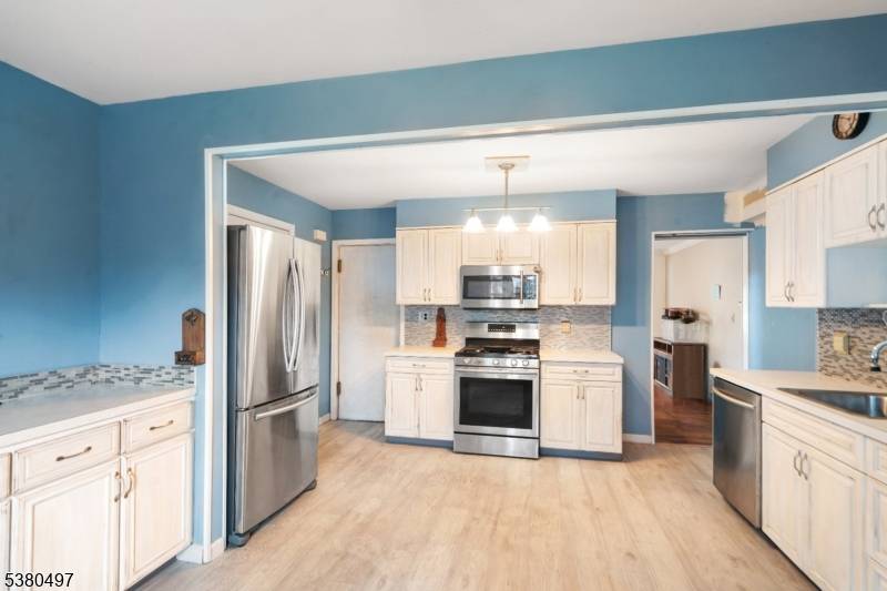 Lodi Boro, NJ 07644,98 Avenue D