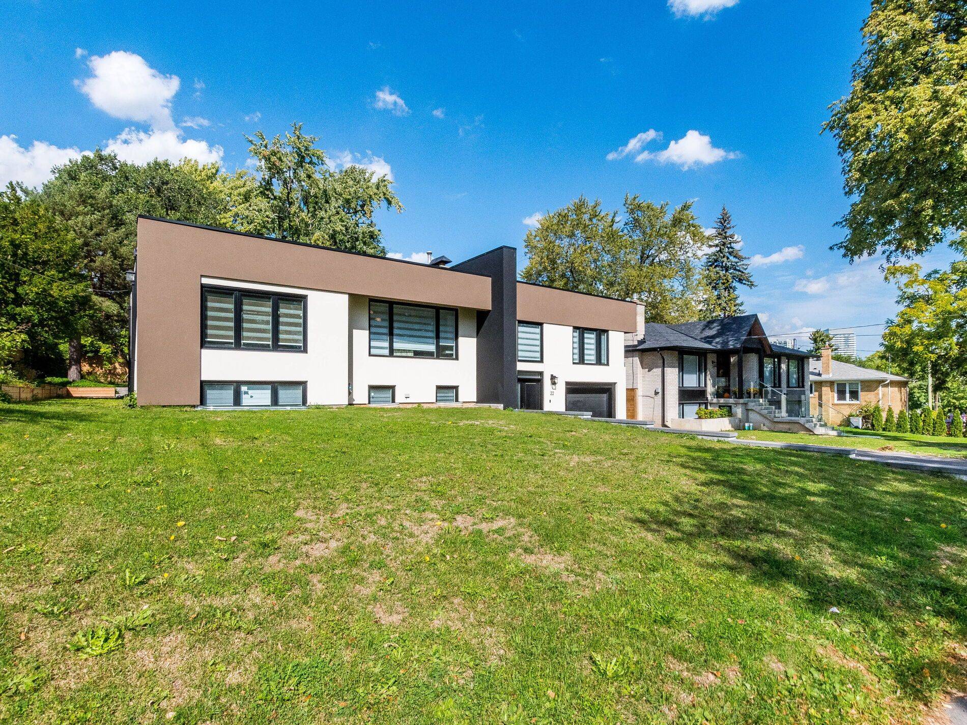 Toronto W09, ON M9P 1Y4,22 Yorkleigh AVE