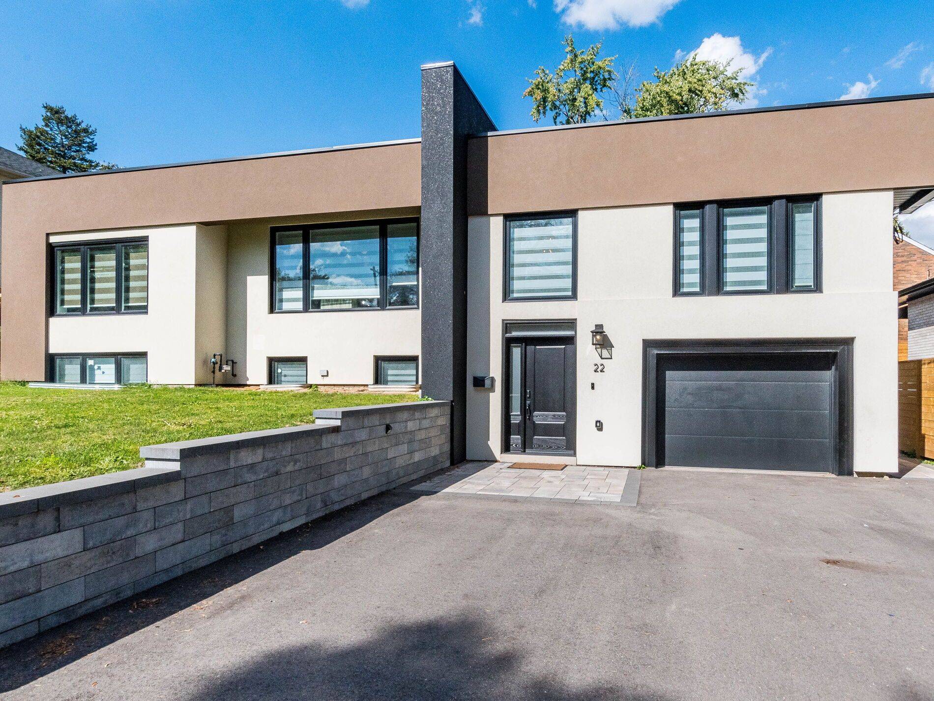 Toronto W09, ON M9P 1Y4,22 Yorkleigh AVE