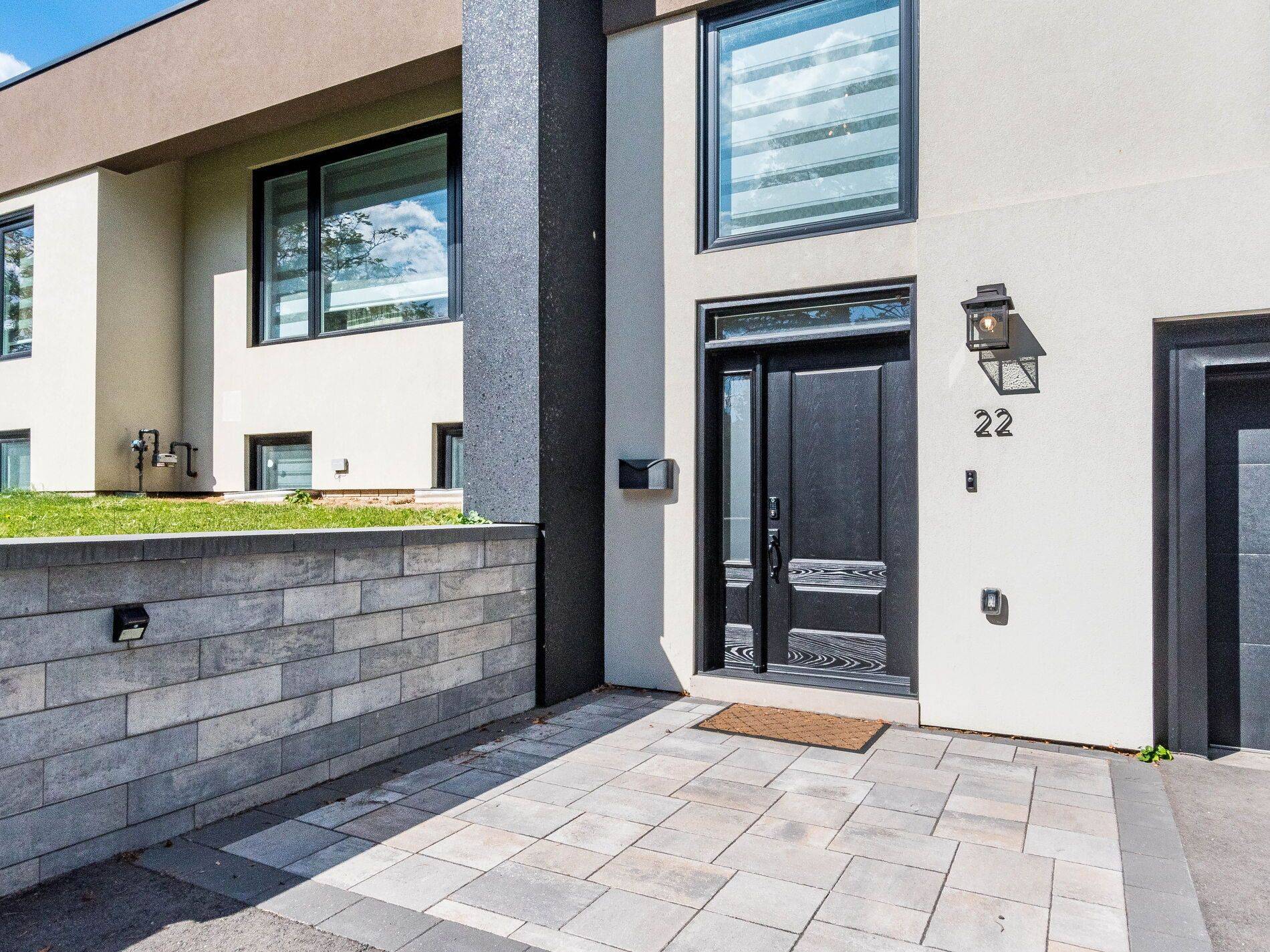 Toronto W09, ON M9P 1Y4,22 Yorkleigh AVE