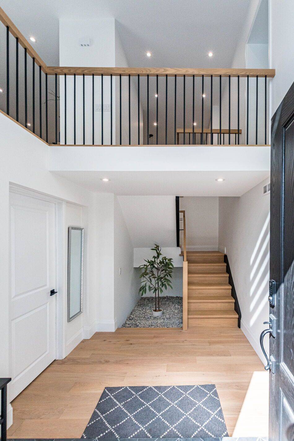 Toronto W09, ON M9P 1Y4,22 Yorkleigh AVE