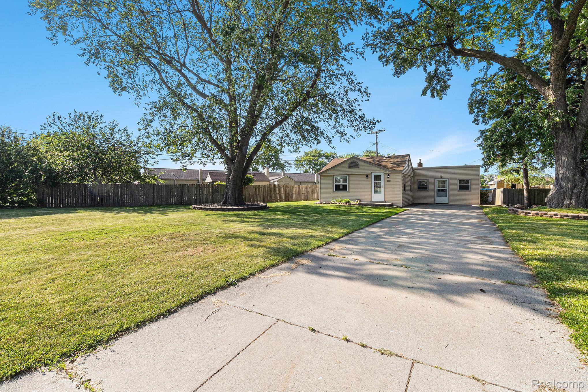 Fraser, MI 48026,17325 Doris