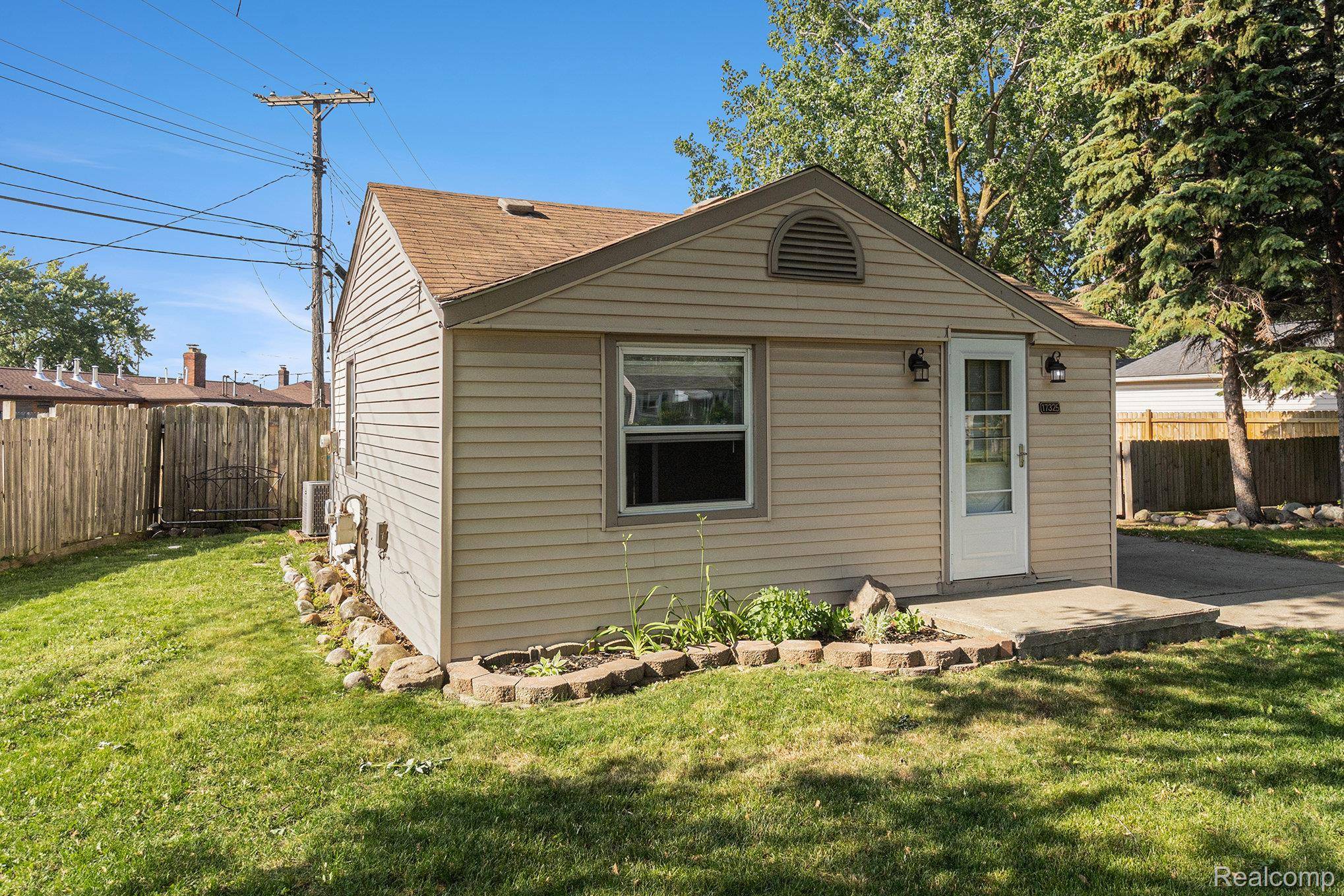 Fraser, MI 48026,17325 Doris