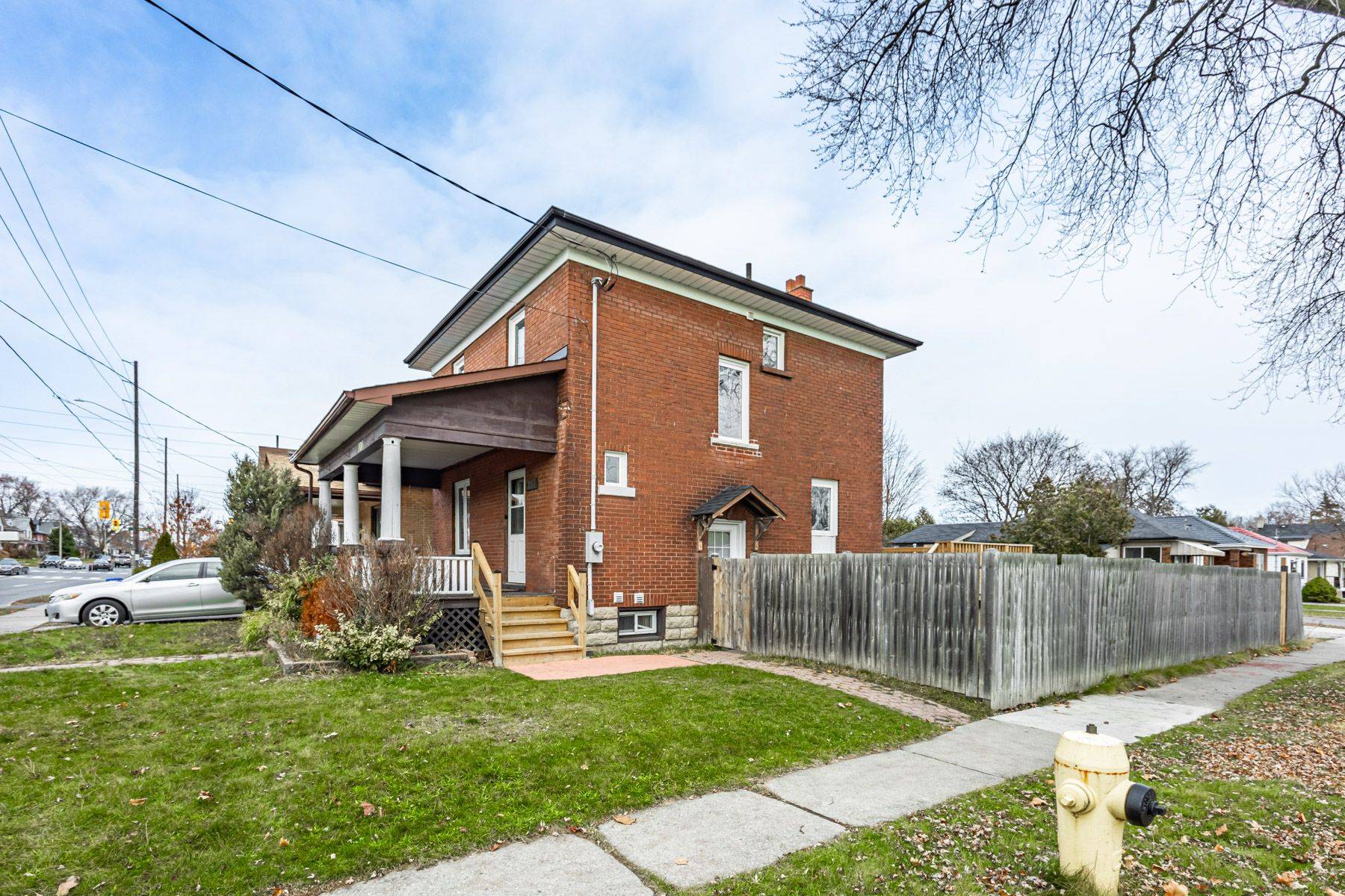 Oshawa, ON L1H 5H6,201 Ritson RD S