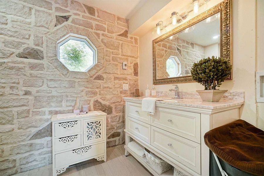 East Garafraxa, ON L9W 7J5,64312 dufferin county RD