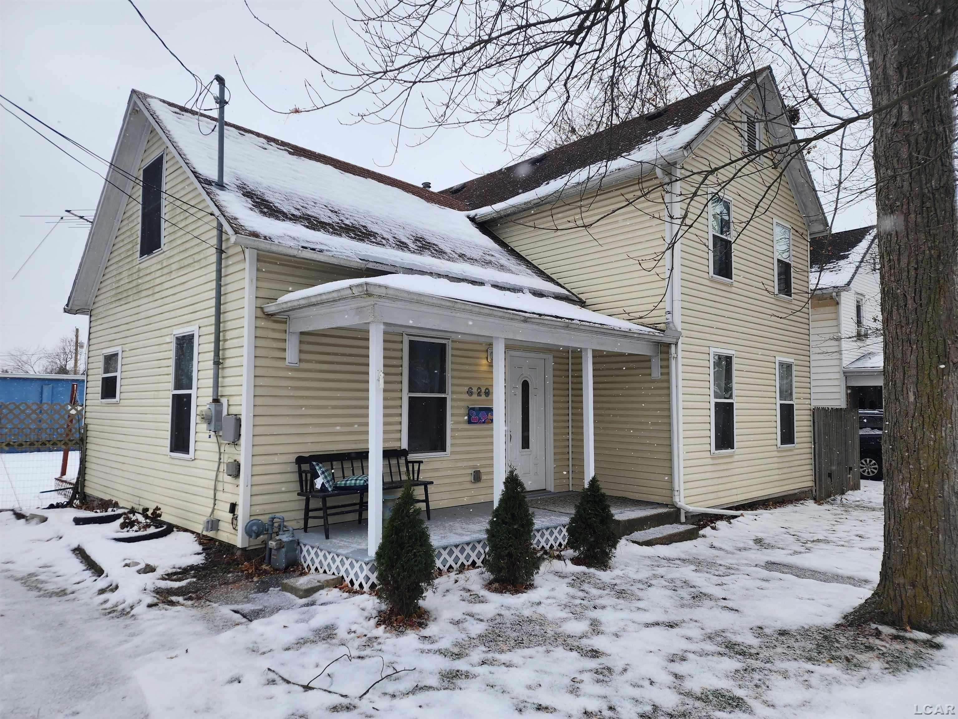 Adrian, MI 49221,629 James ST