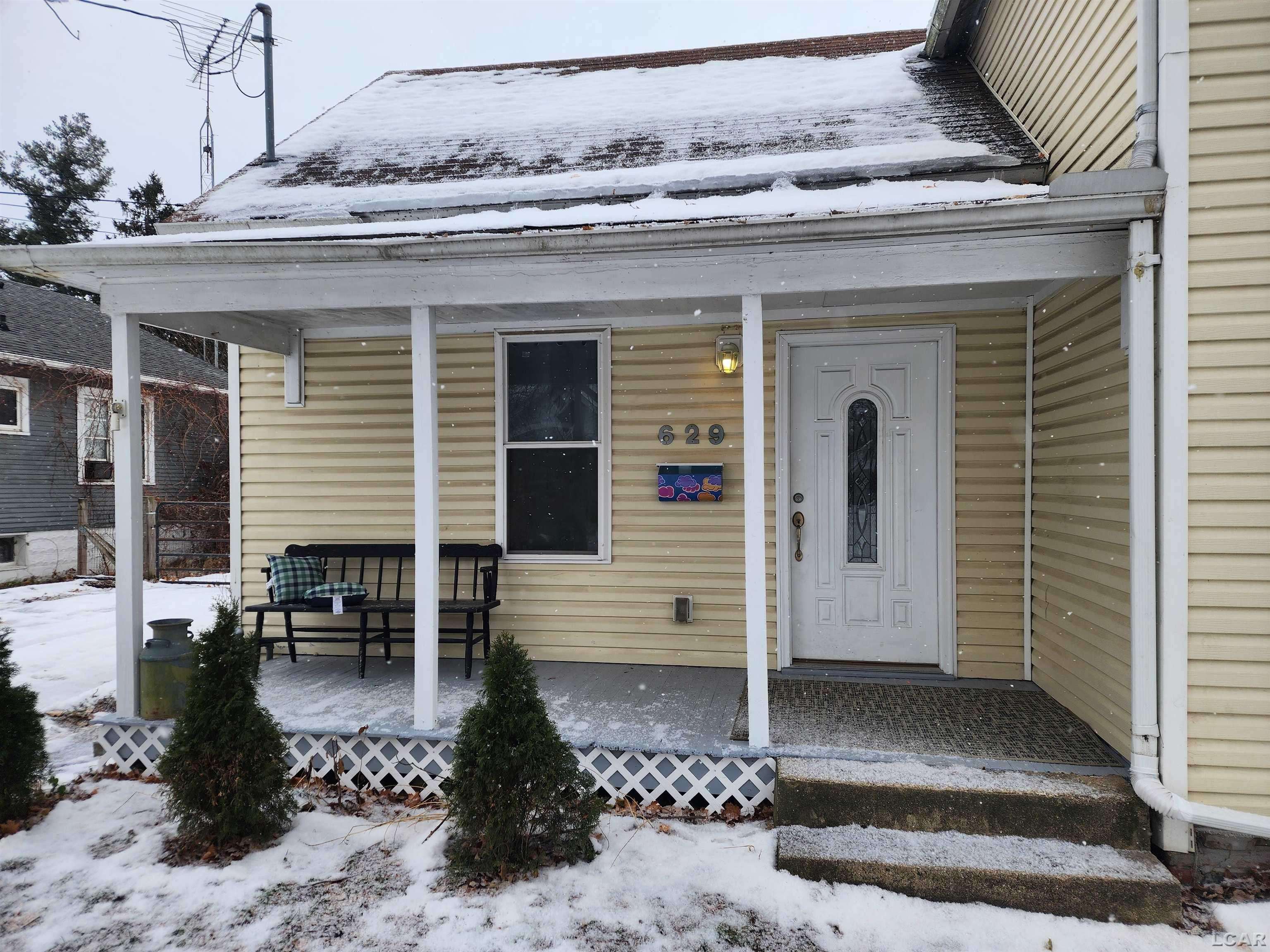 Adrian, MI 49221,629 James ST