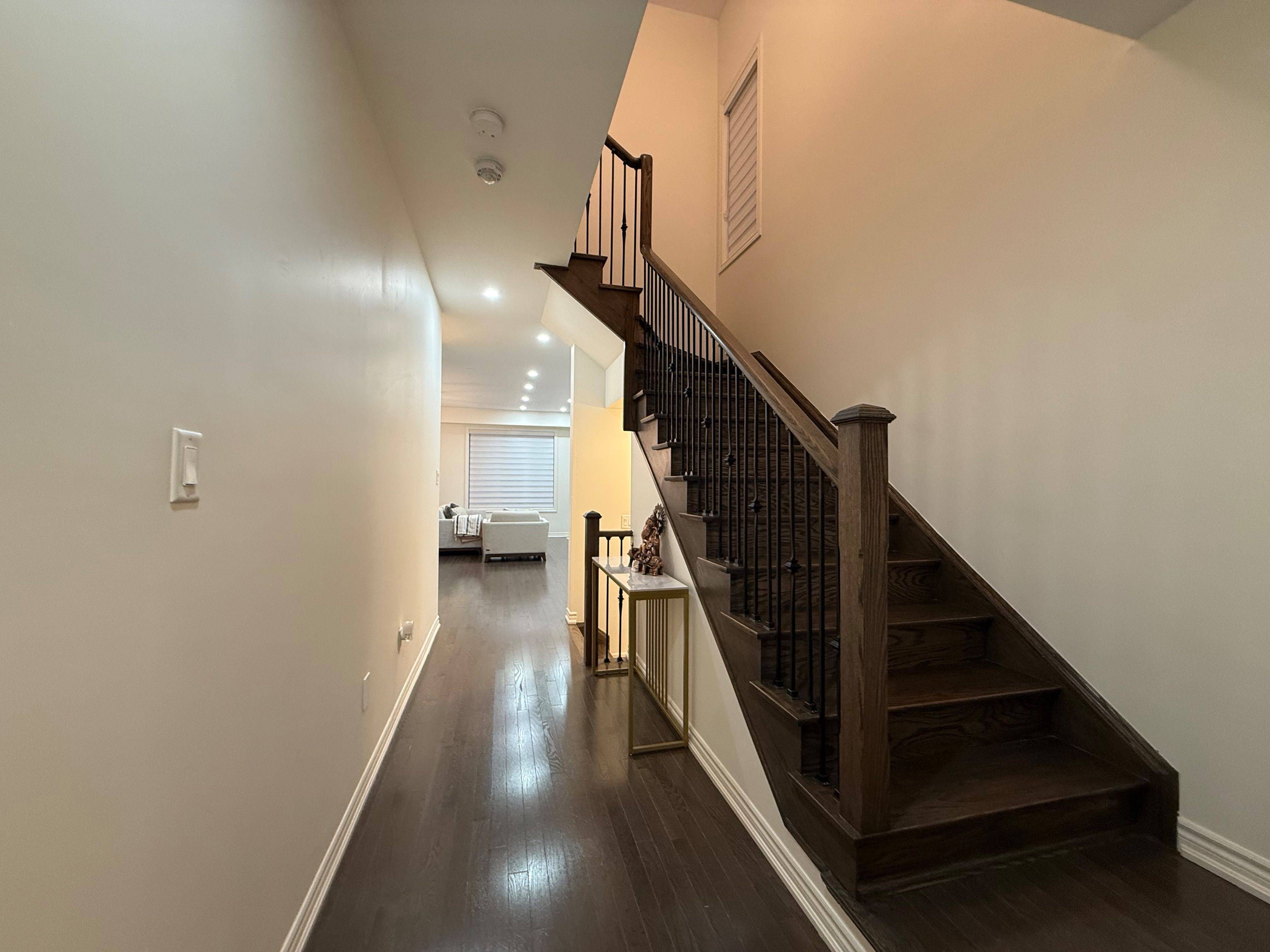 Whitby, ON L1P 0N3,70 FRUITFUL CRES