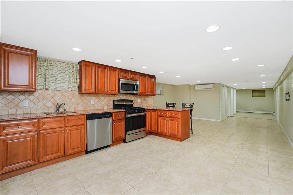 Staten Island, NY 103014,751 Jewett AVE