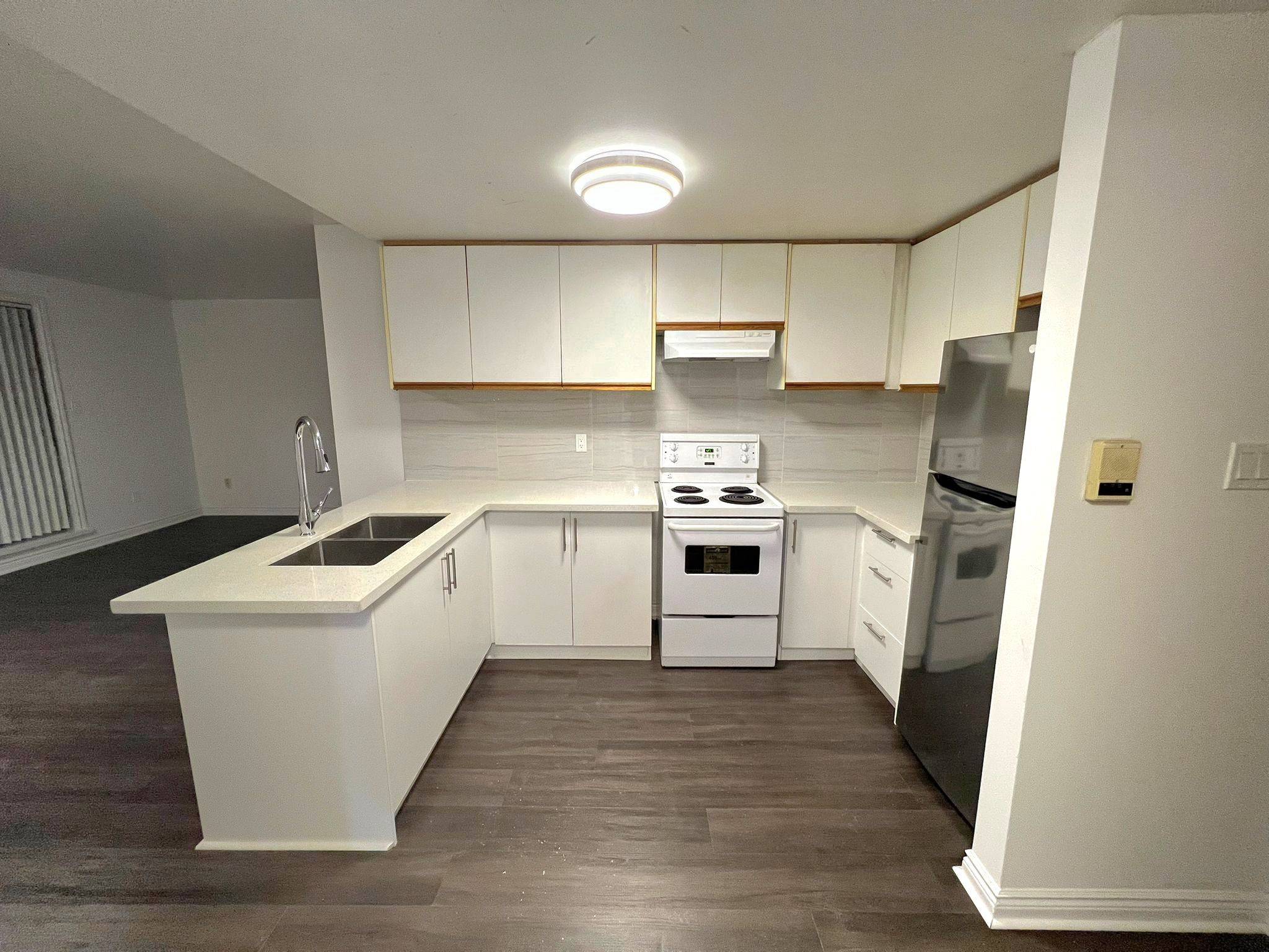 Toronto C03, ON M6C 1B1,666 St. Clair AVE W #202