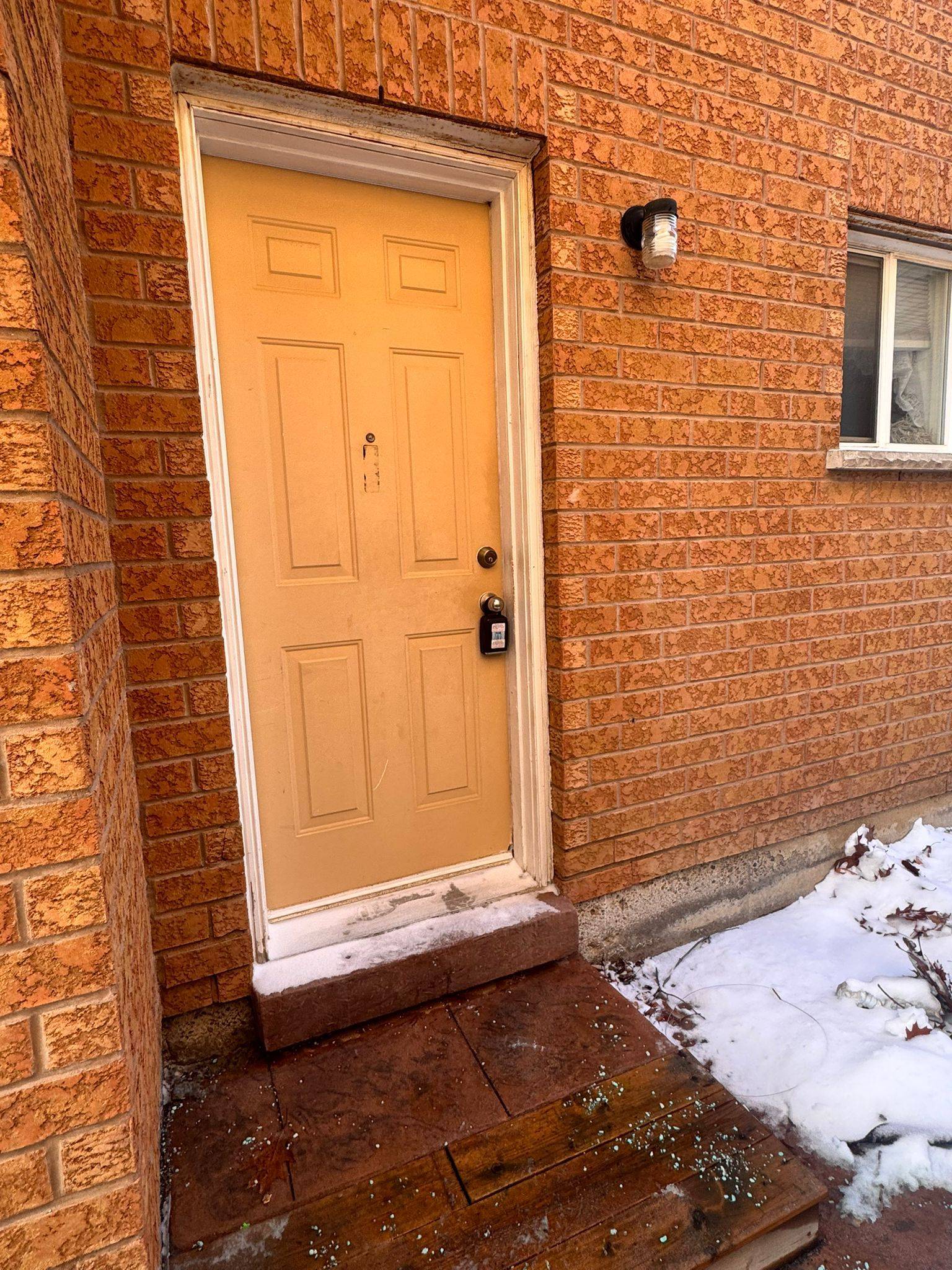 Brampton, ON L7A 3B3,5 Cadillac CRES #(Basement)