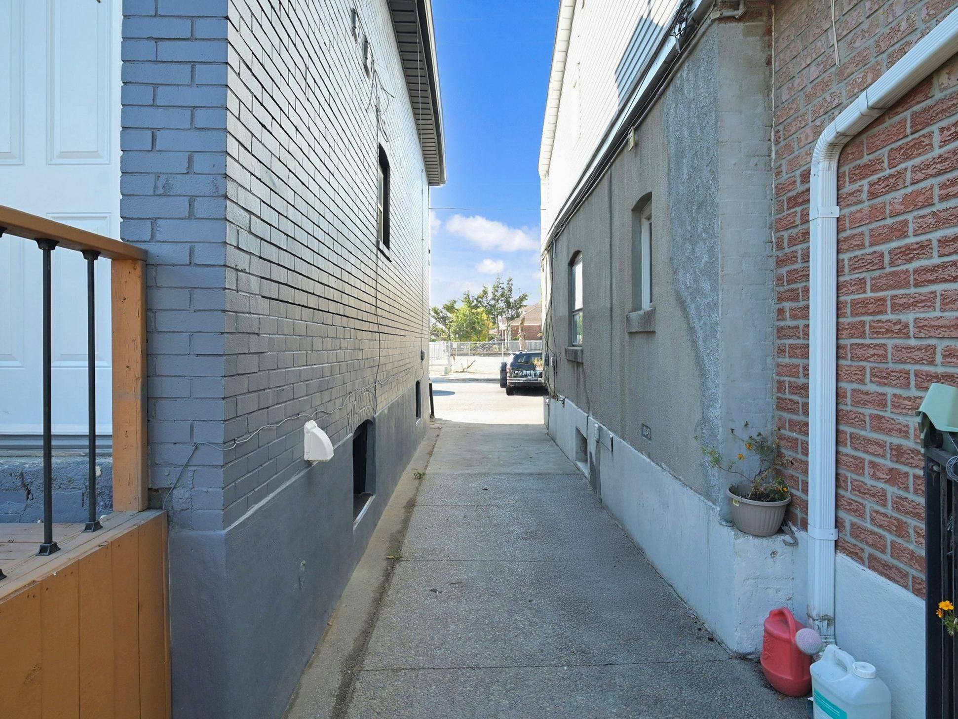 Toronto W03, ON M6N 4A6,685 Jane ST