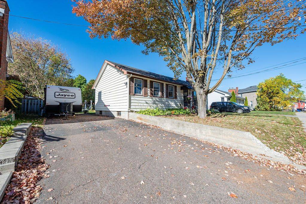 Renfrew, ON K7V 2T5,144 Opeongo RD