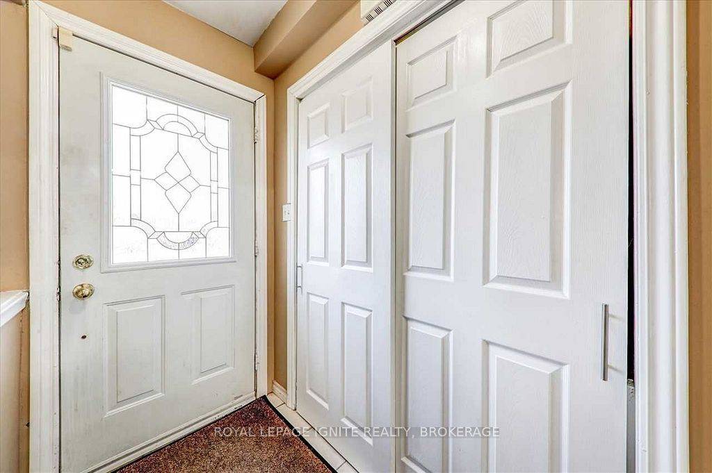 Toronto E09, ON M1H 1P4,9 Benlight CRES