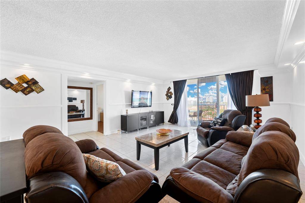 Aventura, FL 33160,2801 NE 183rd St #1502W