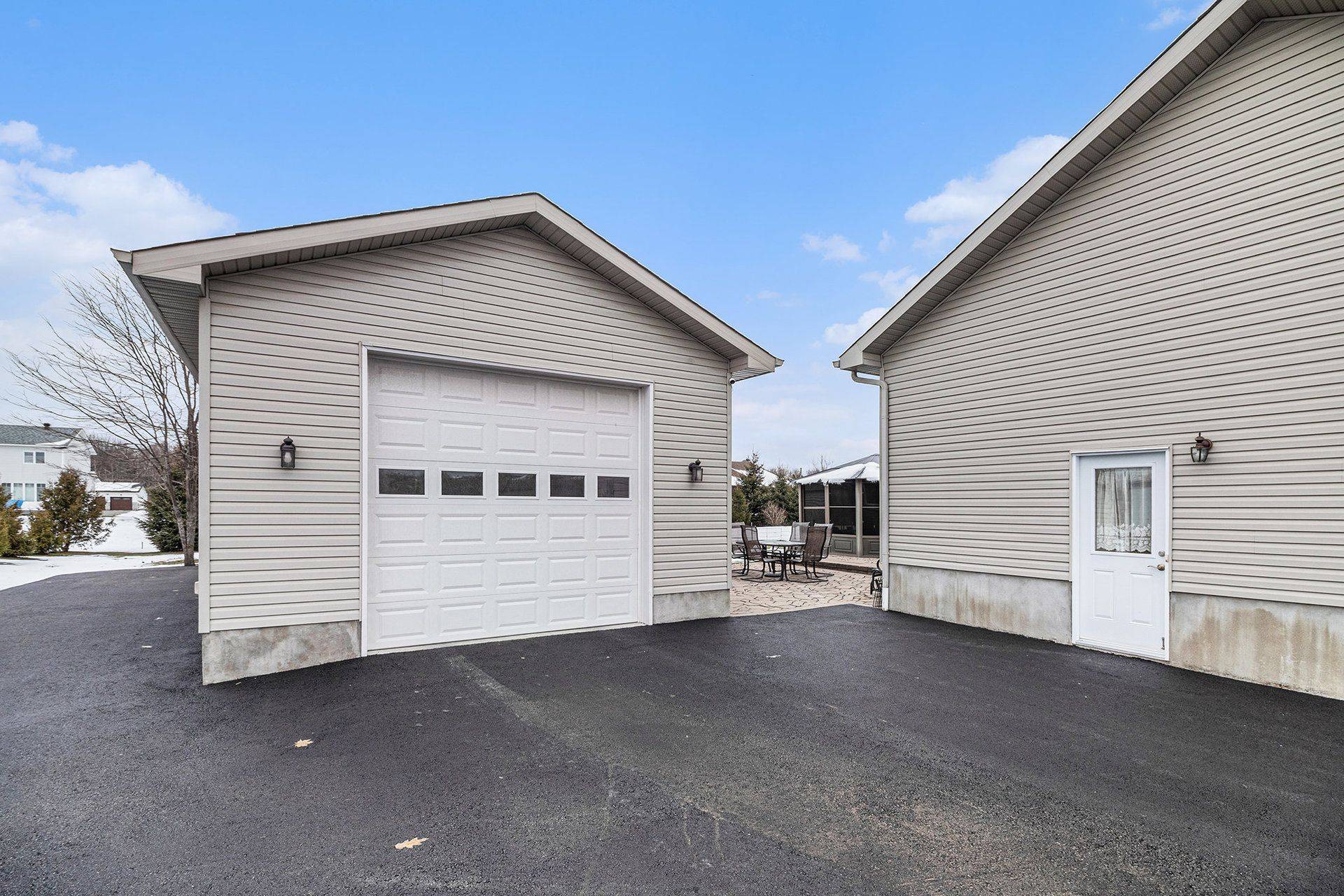 Orleans - Cumberland And Area, ON K0A 3H0,2003 Farisita DR