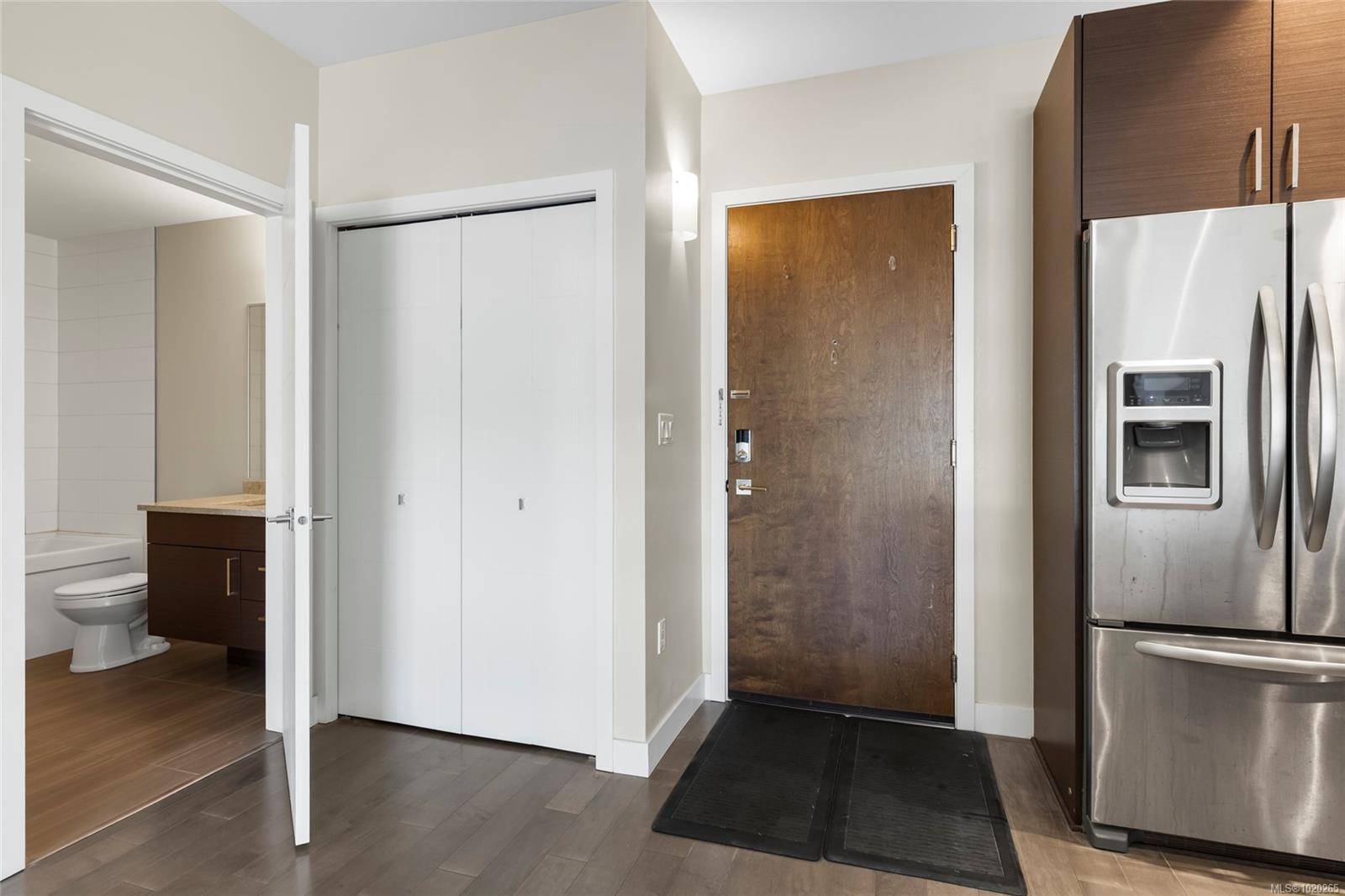 Saanich, BC V8N 0B6,4000 Shelbourne St #413