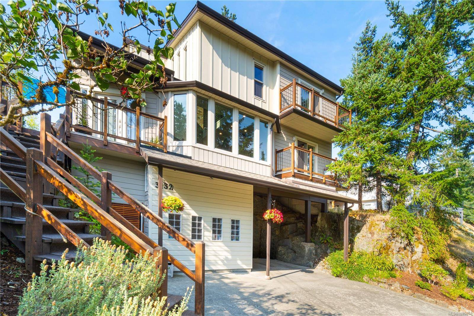 Nanaimo, BC V9T 1P1,3132 Robin Hood Dr