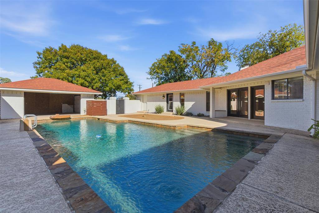 Fort Worth, TX 76110,2201 Mistletoe Boulevard