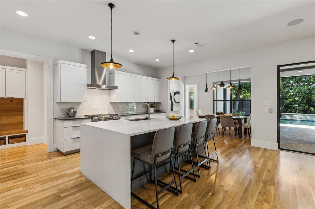 Dallas, TX 75218,661 Harter Road