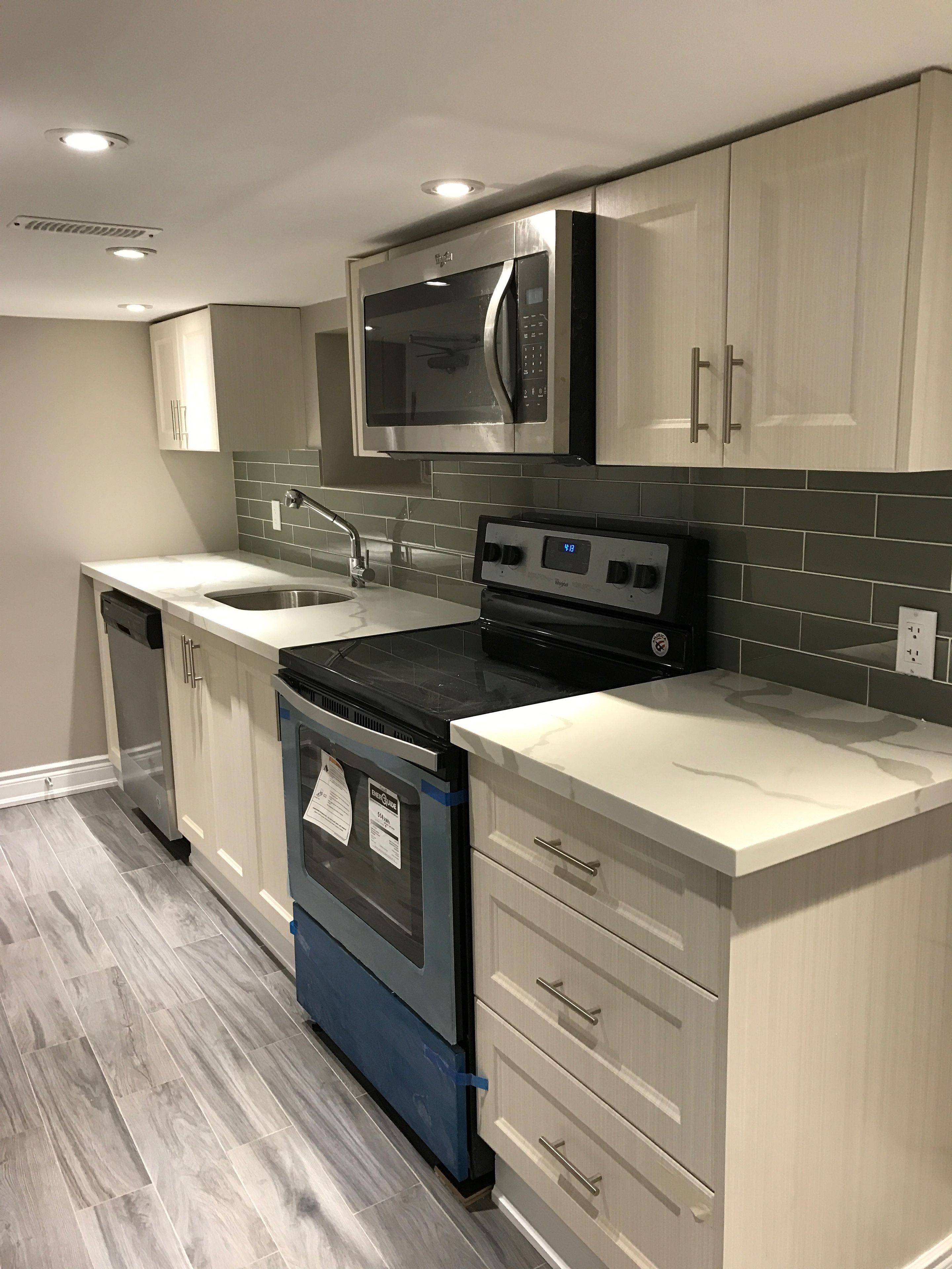 Toronto C01, ON M6H 4B2,989 Dufferin ST