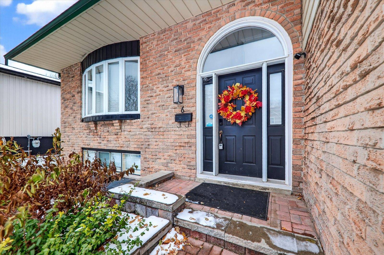 Whitby, ON L1N 6K6,6 Ribblesdale DR