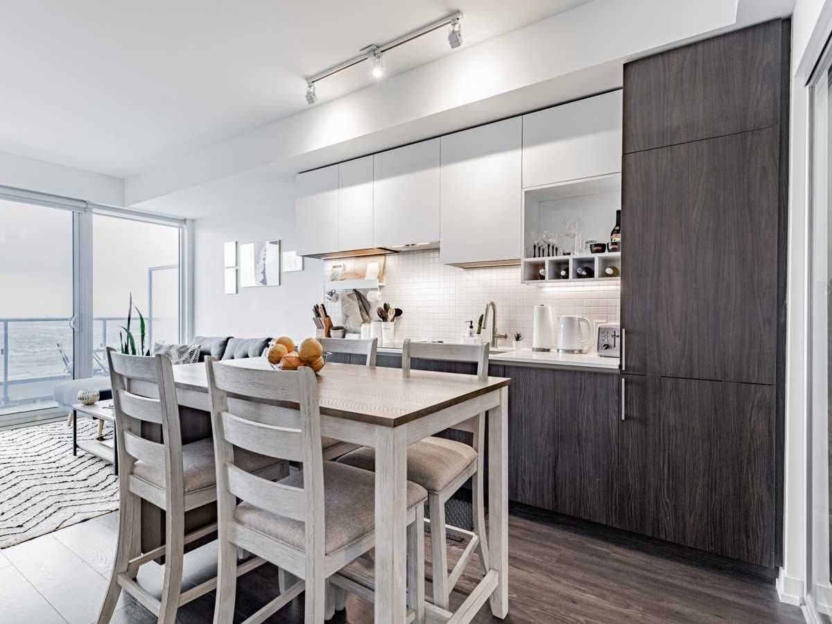 Vaughan, ON L4K 0J5,5 Buttermill AVE #5206