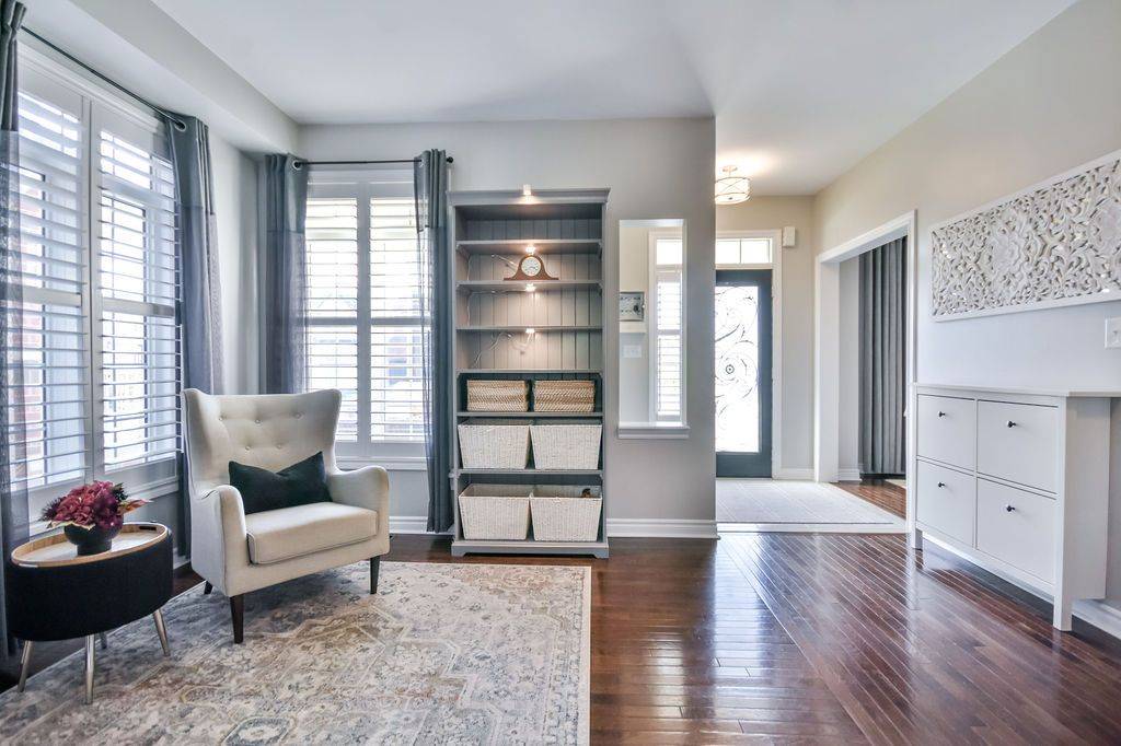 Barrie, ON L4M 7J3,63 The Queensway N/A