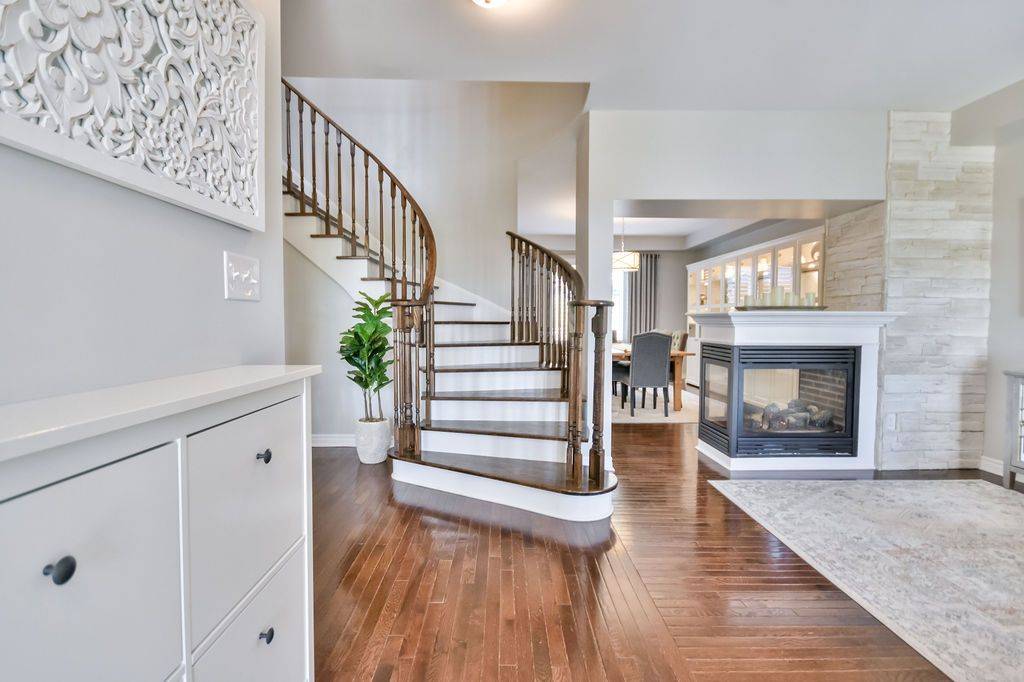 Barrie, ON L4M 7J3,63 The Queensway N/A