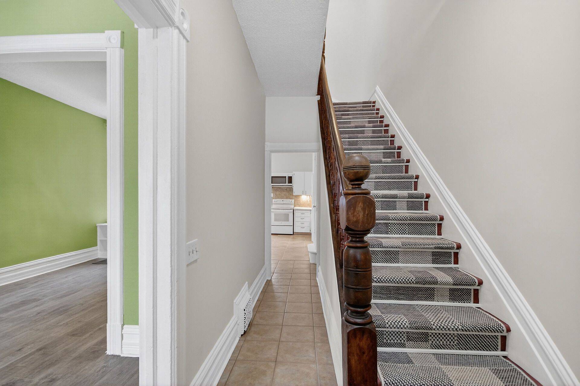 Ottawa Centre, ON K1R 5N6,210 Florence ST